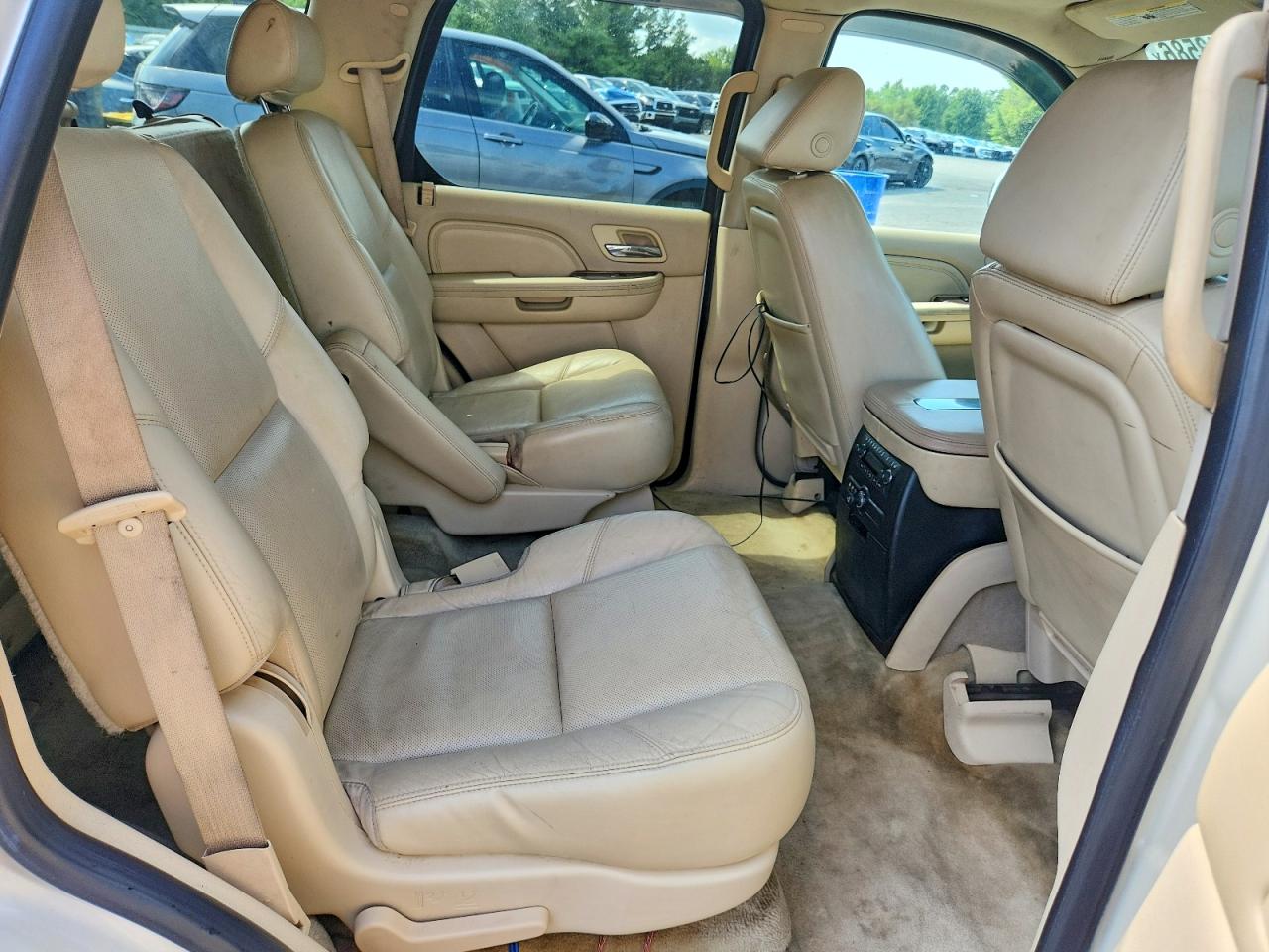 2007 Cadillac Escalade Luxury White vin: 1GYFK63877R355000