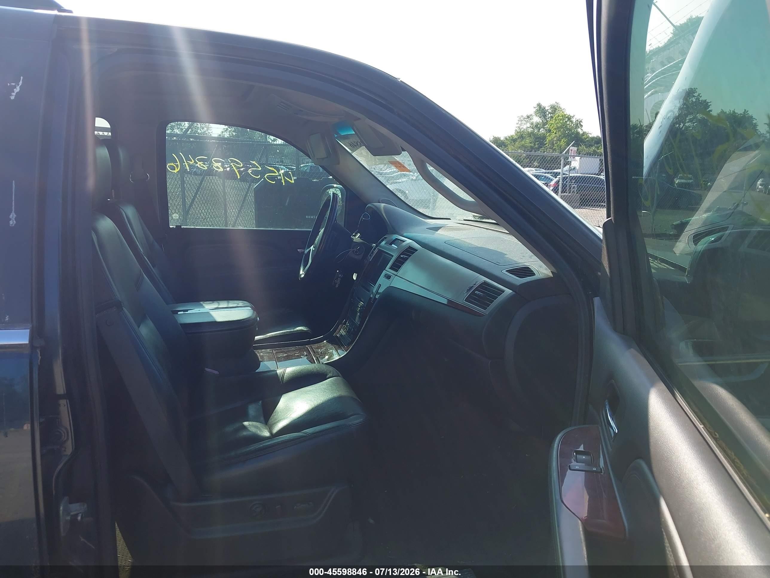 2008 Cadillac Escalade   Blue vin: 1GYFK63878R146986