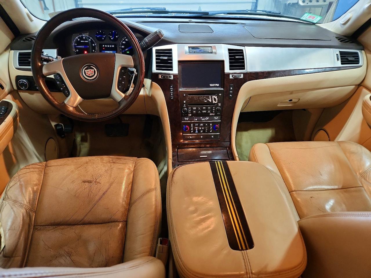 2008 Cadillac Escalade Luxury Cream vin: 1GYFK63878R161780