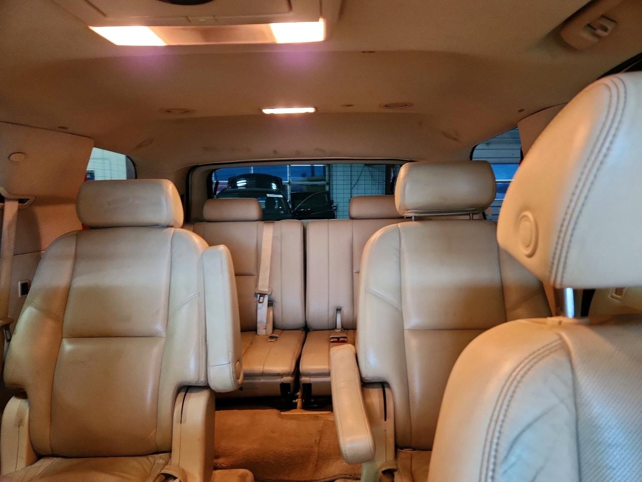 2008 Cadillac Escalade Luxury Cream vin: 1GYFK63878R161780
