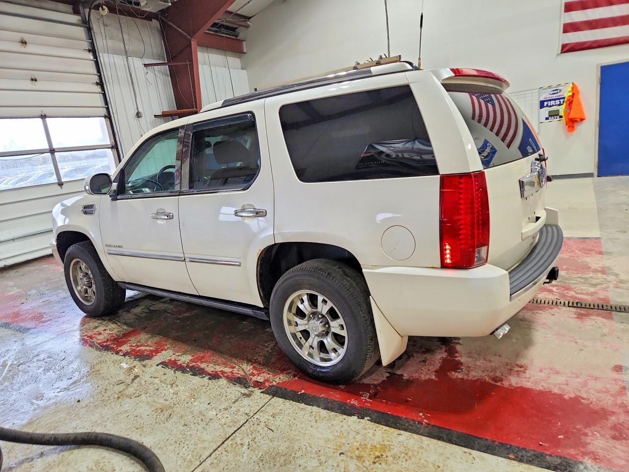2008 Cadillac Escalade Luxury Cream vin: 1GYFK63878R161780