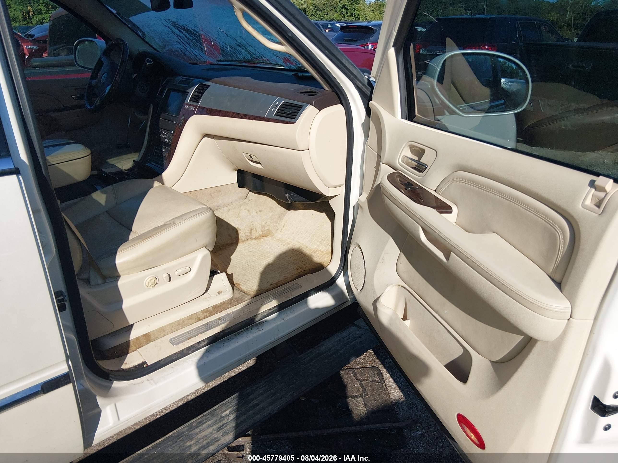 2008 Cadillac Escalade White vin: 1GYFK63878R209746