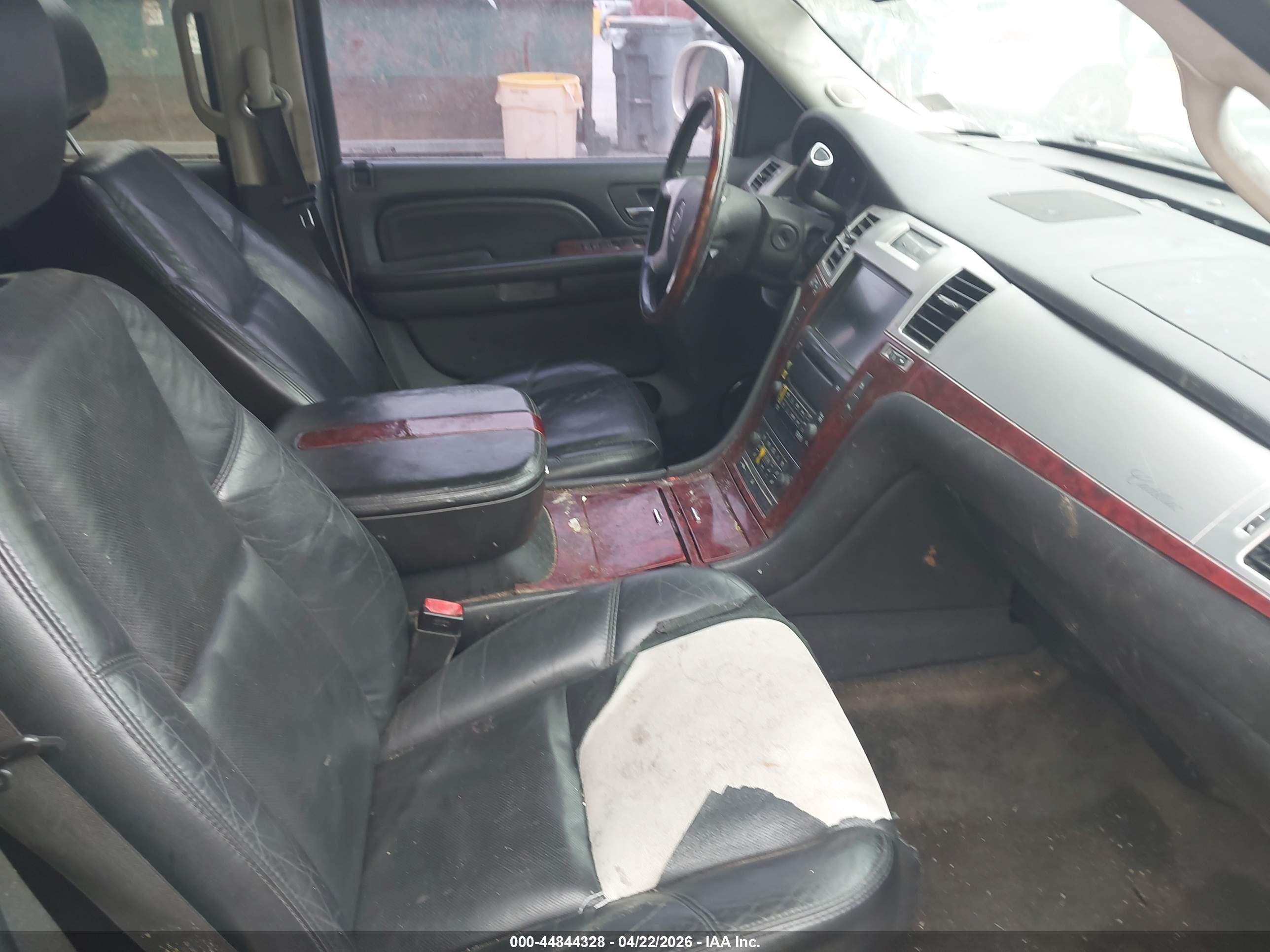 2007 Cadillac Escalade Standard Cream vin: 1GYFK63887R123151