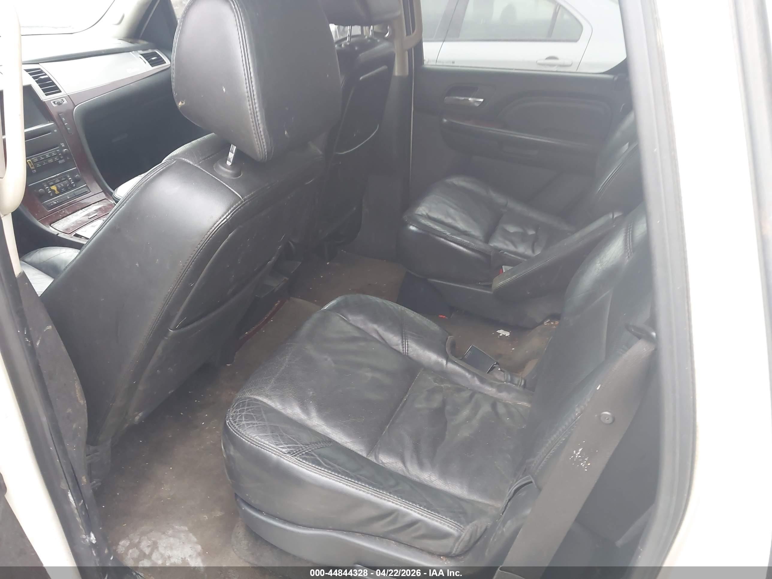 2007 Cadillac Escalade Standard Cream vin: 1GYFK63887R123151
