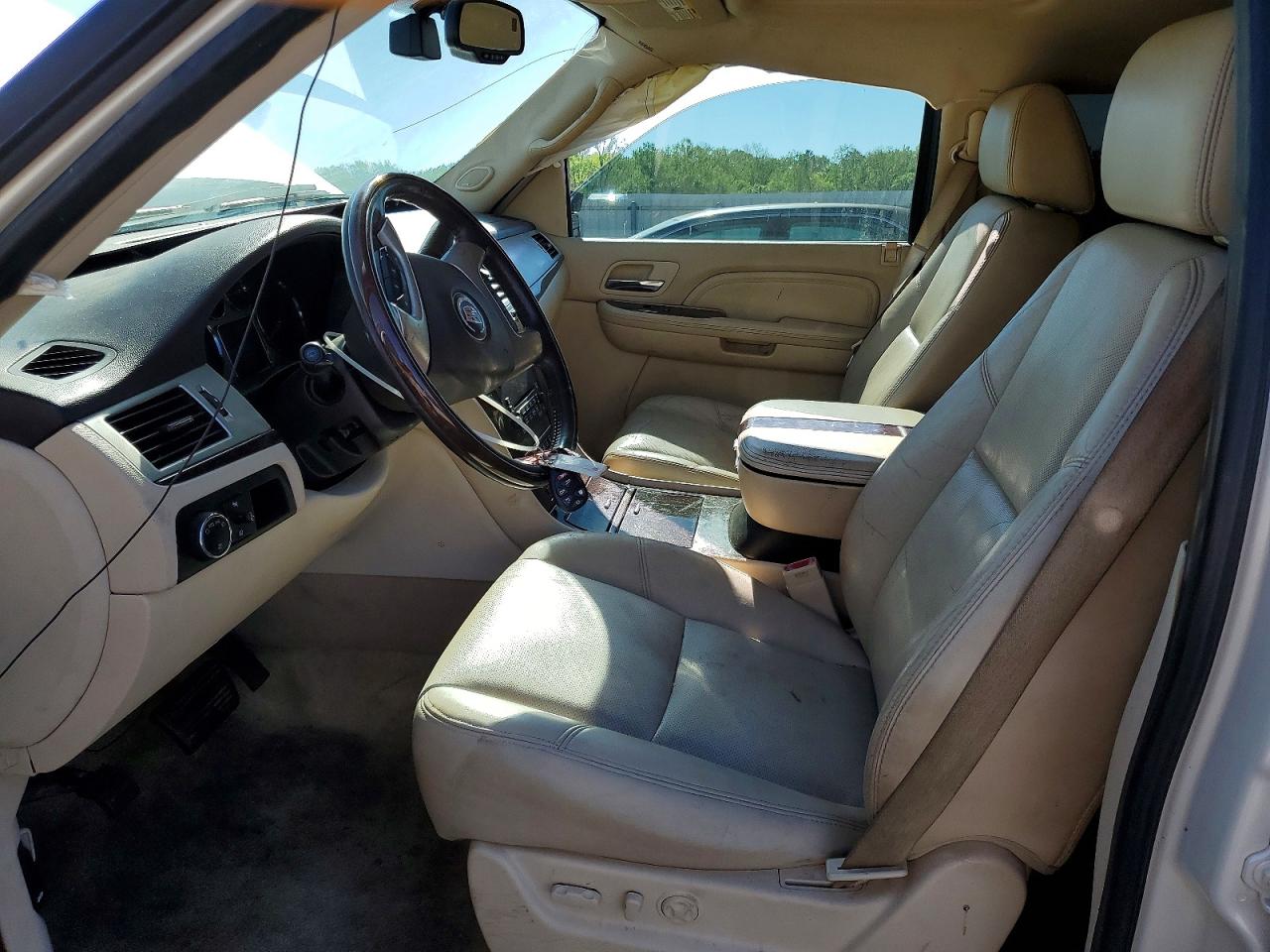 2007 Cadillac Escalade Luxury Cream vin: 1GYFK63897R186226