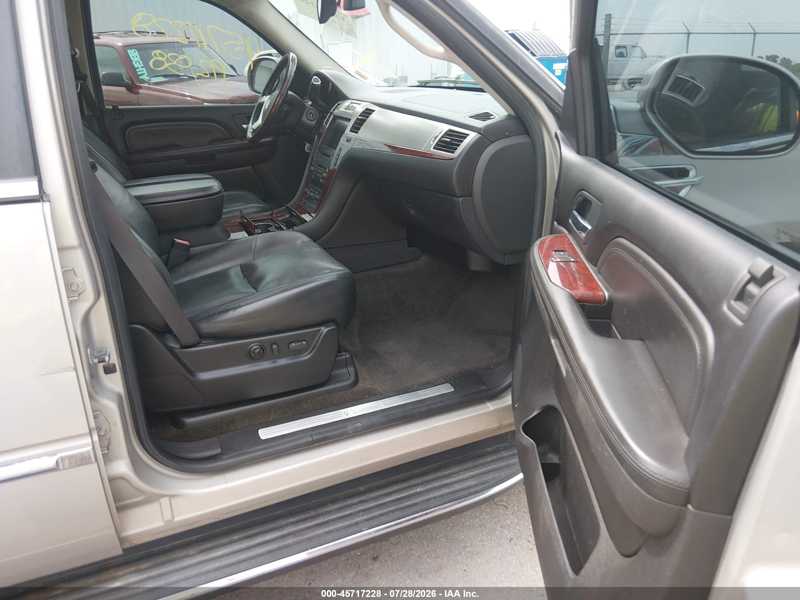 2007 Cadillac Escalade   Gold vin: 1GYFK63897R250989