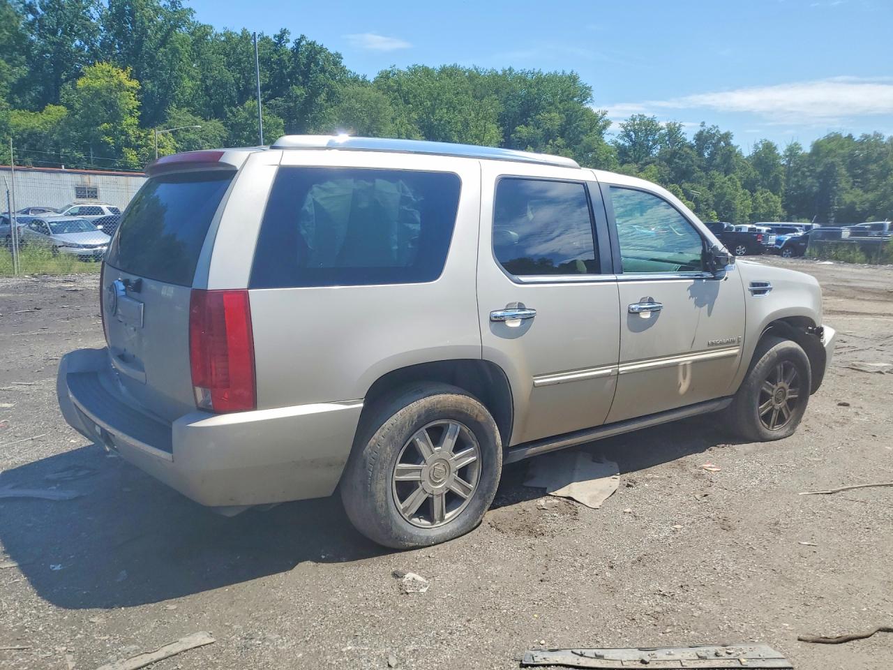 2007 Cadillac Escalade Luxury Beige vin: 1GYFK63897R302220