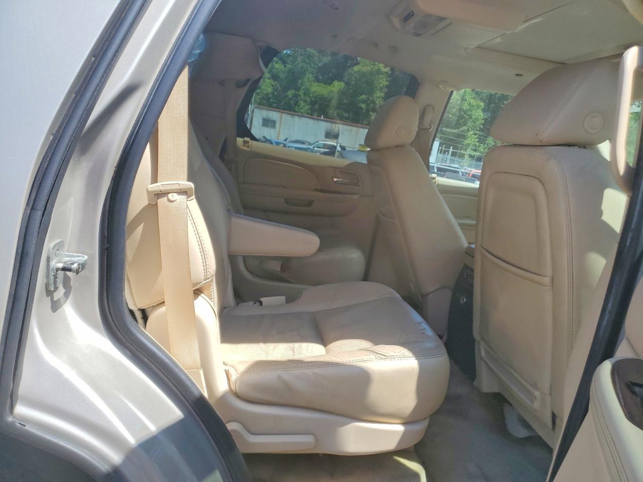 2007 Cadillac Escalade Luxury Beige vin: 1GYFK63897R302220