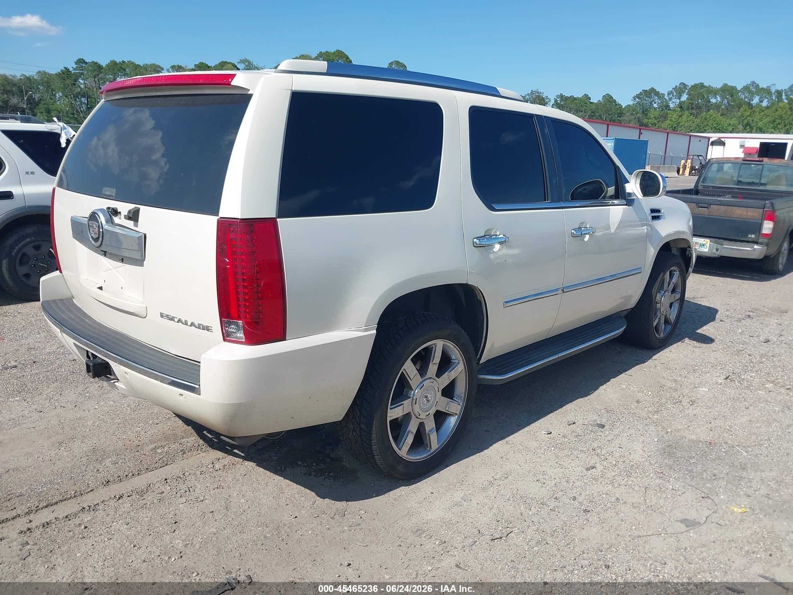 2008 Cadillac Escalade   White vin: 1GYFK63898R196000