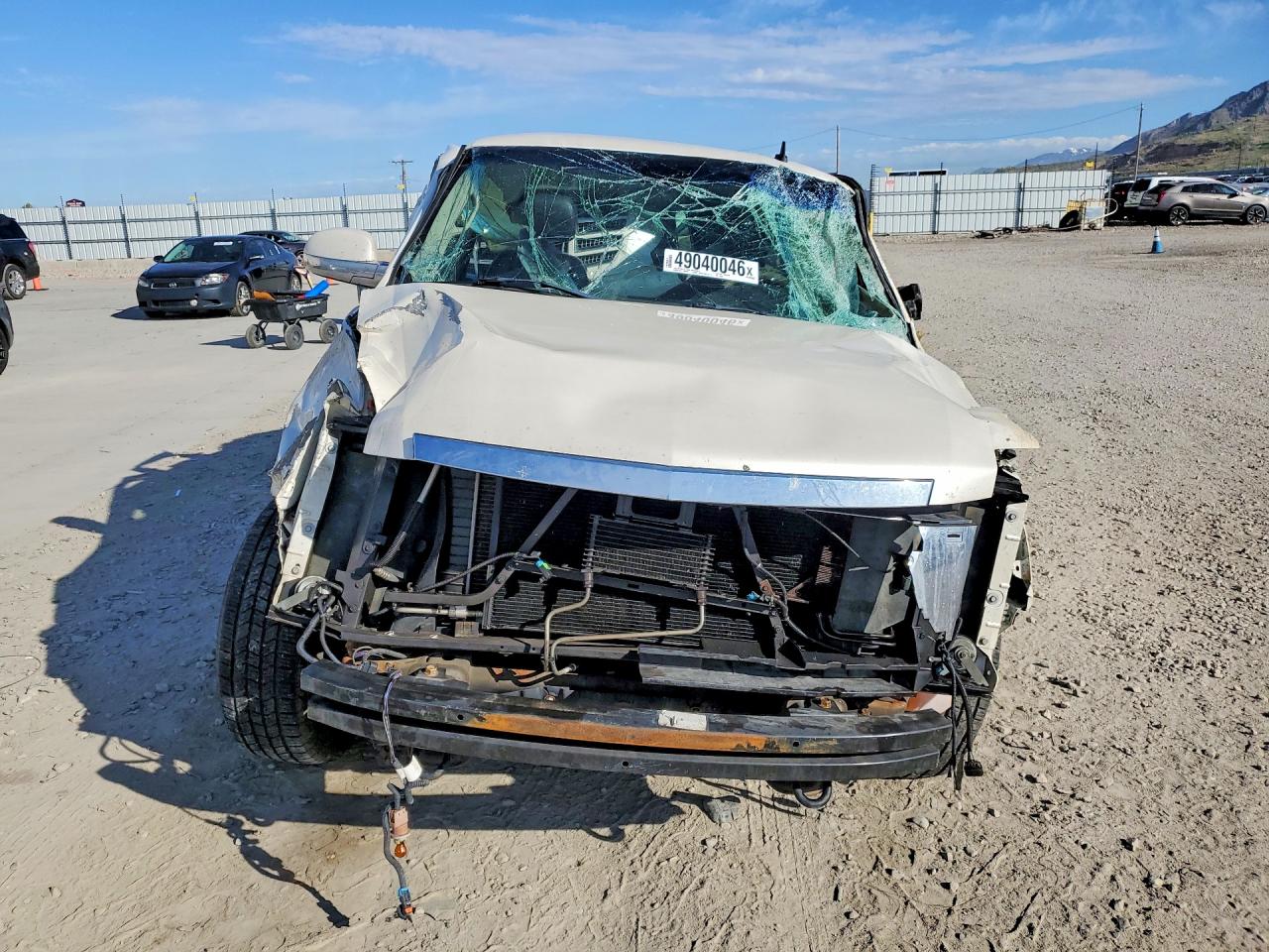 2007 Cadillac Escalade Luxury White vin: 1GYFK638X7R143532