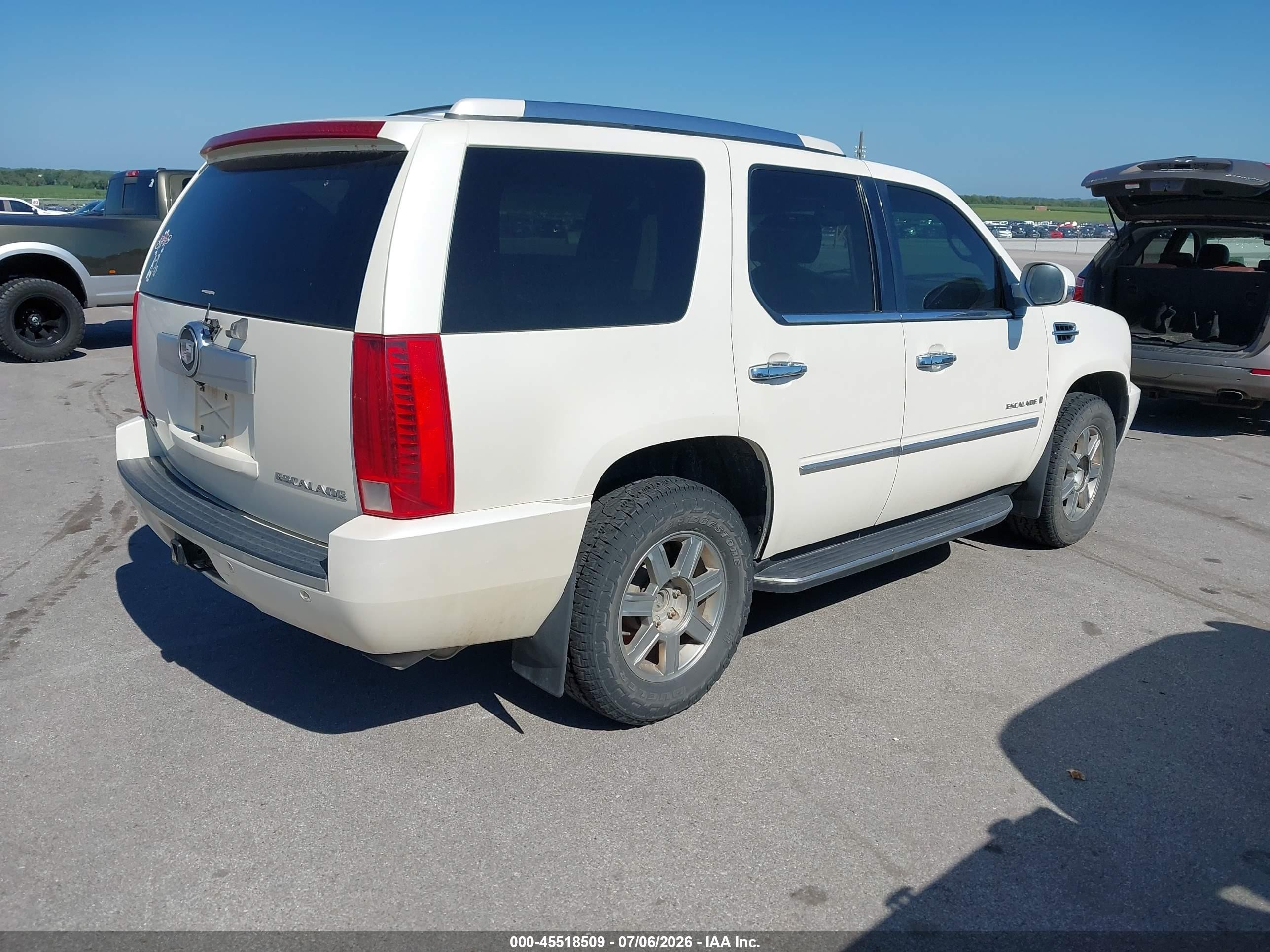 2007 Cadillac Escalade White vin: 1GYFK638X7R415626