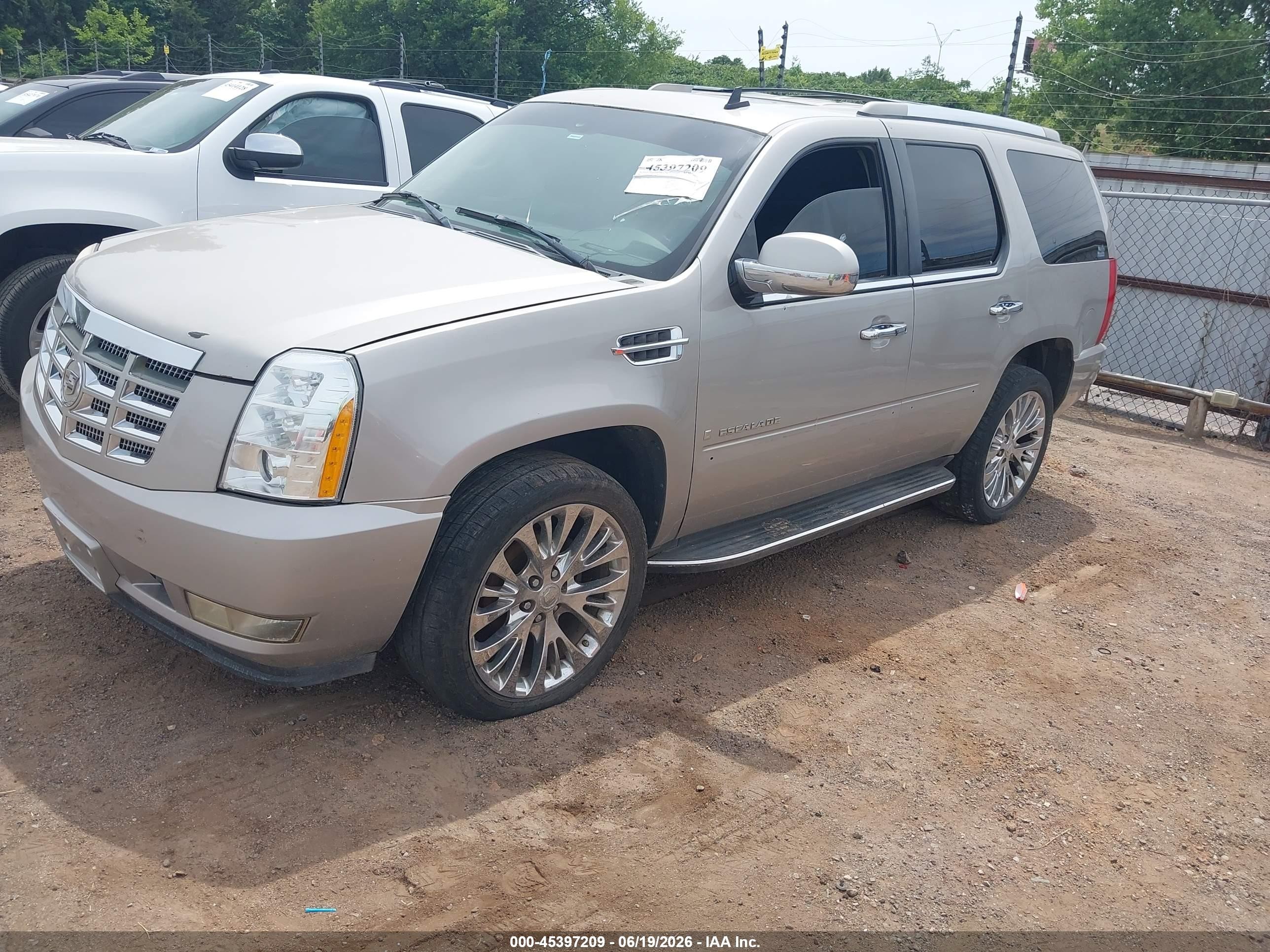 2008 Cadillac Escalade Standard Tan vin: 1GYFK638X8R117837