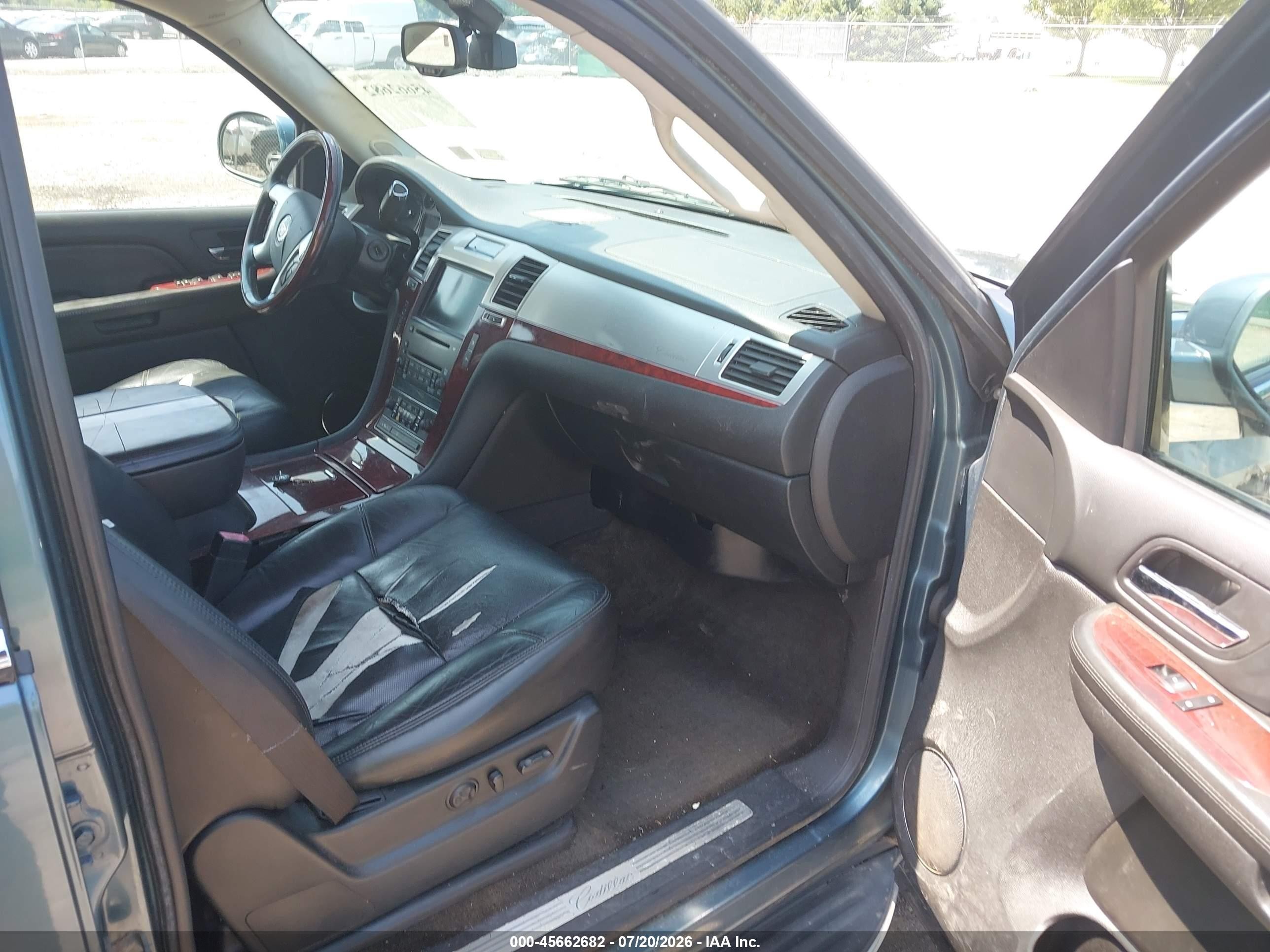 2008 Cadillac Escalade   Синий vin: 1GYFK638X8R263154