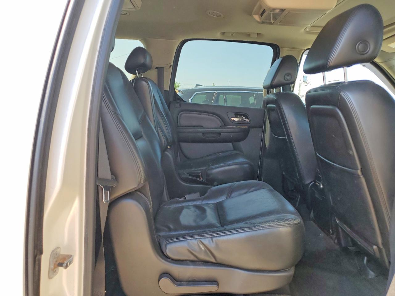 2007 Cadillac Escalade Esv White vin: 1GYFK66807R412603