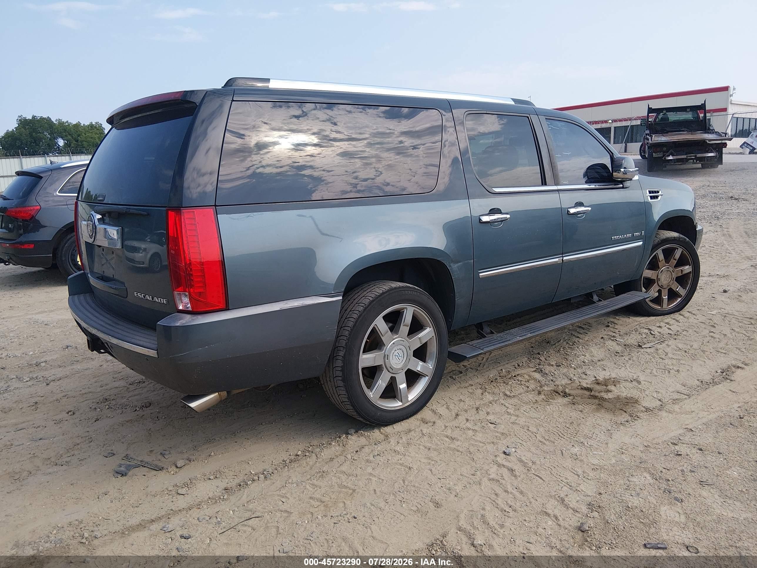2008 Cadillac Escalade Esv   Light Blue vin: 1GYFK66818R108570