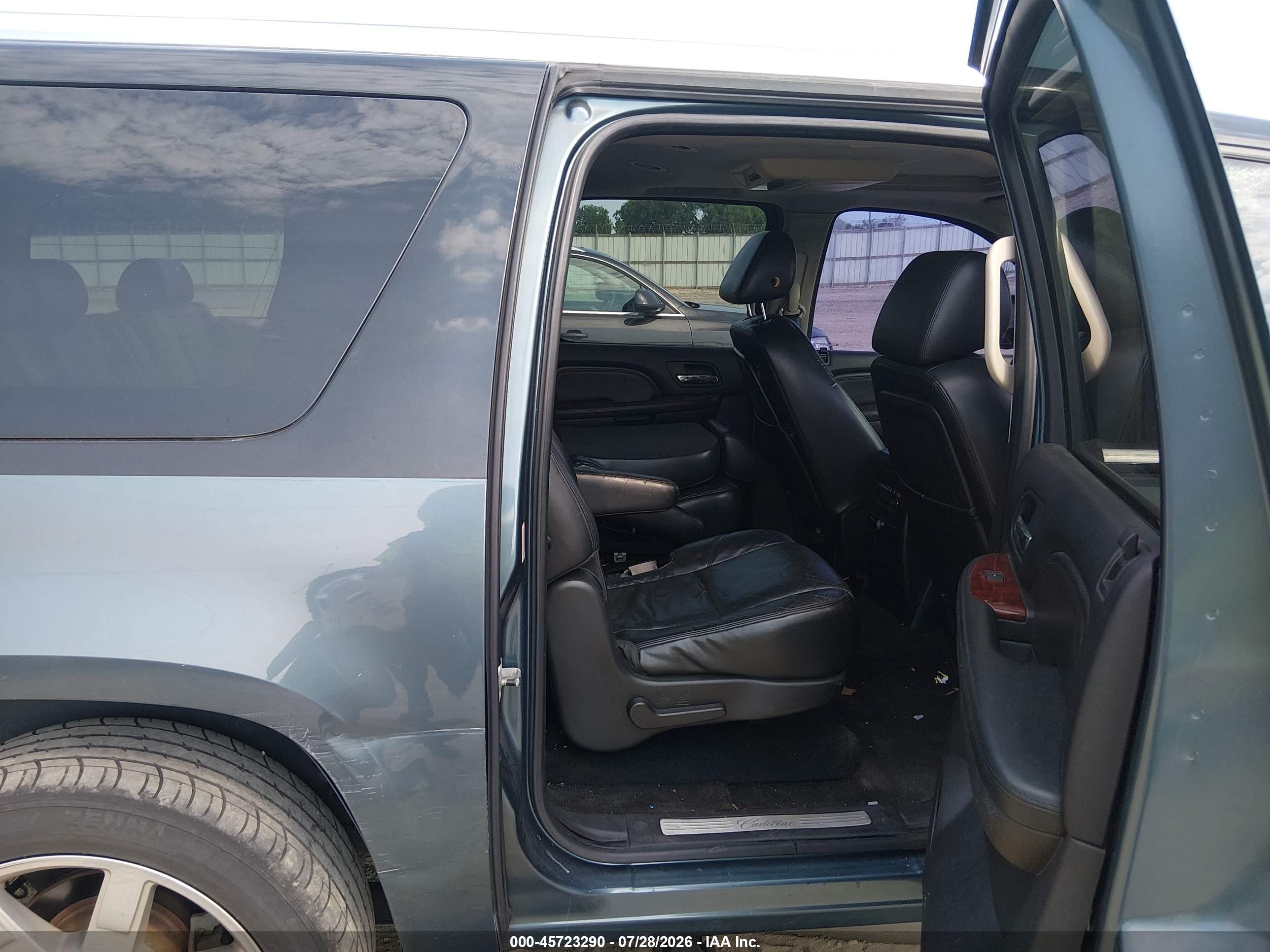 2008 Cadillac Escalade Esv   Light Blue vin: 1GYFK66818R108570