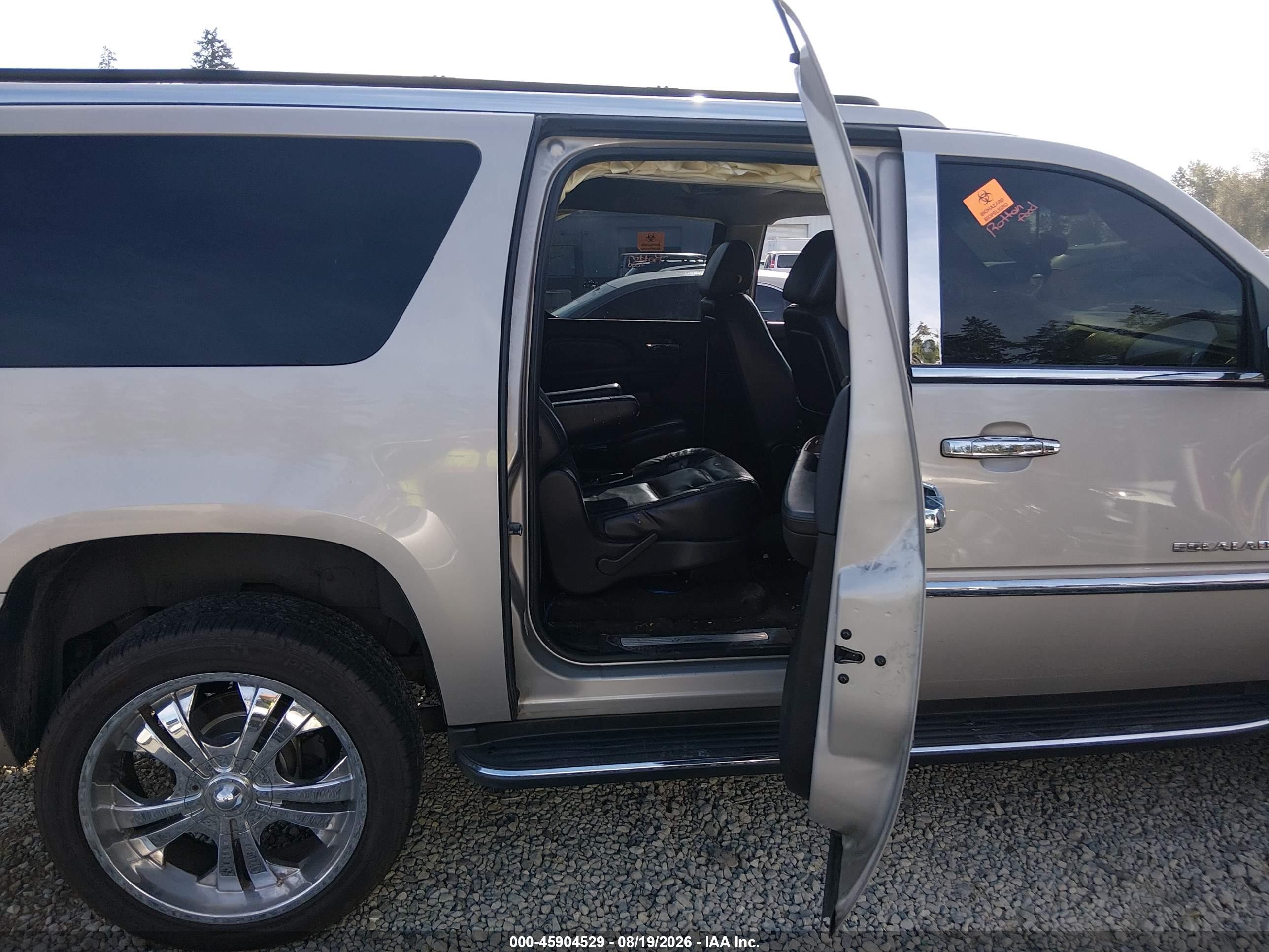 2008 Cadillac Escalade Esv   Gold vin: 1GYFK66818R155601