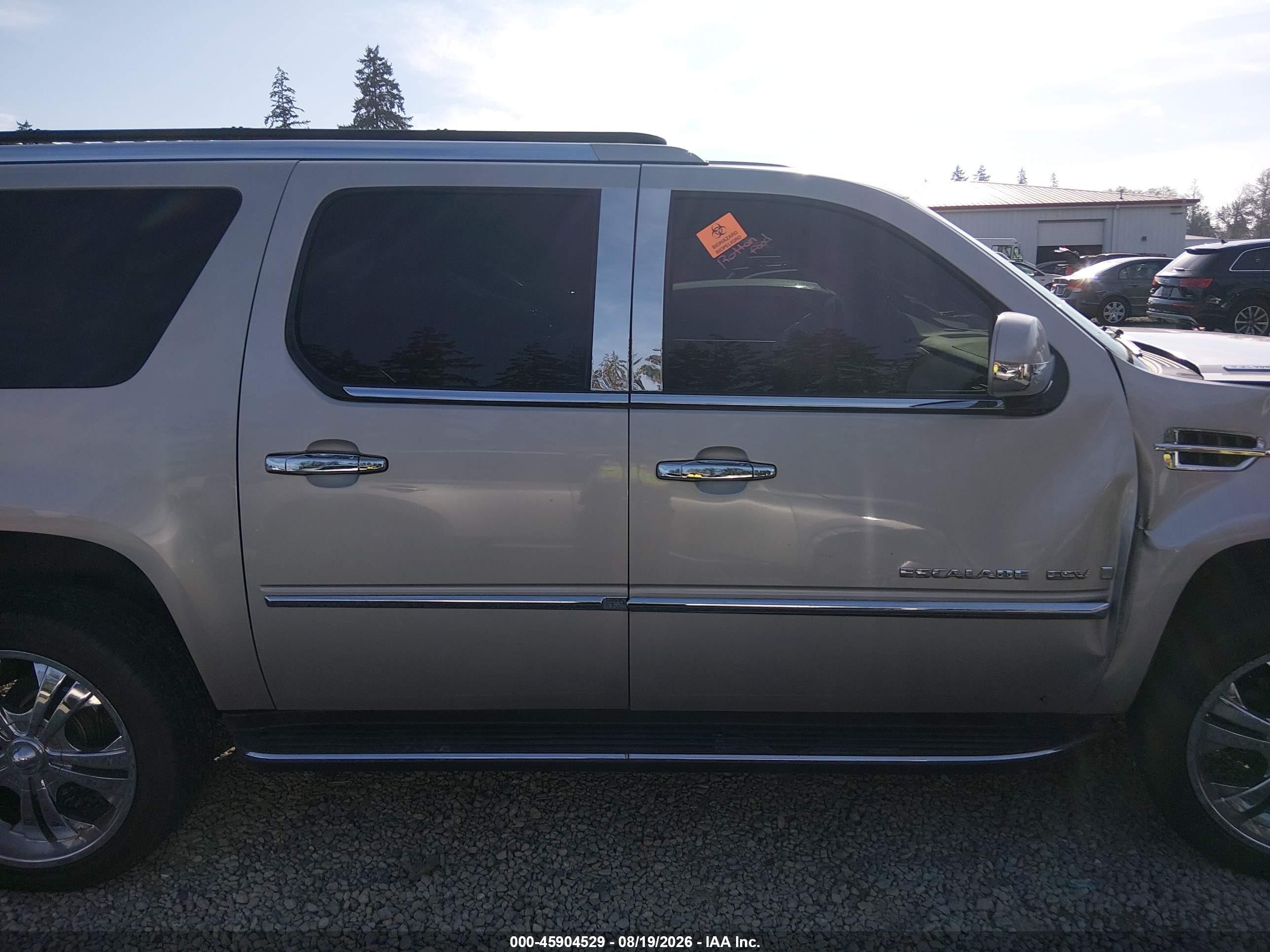 2008 Cadillac Escalade Esv   Gold vin: 1GYFK66818R155601