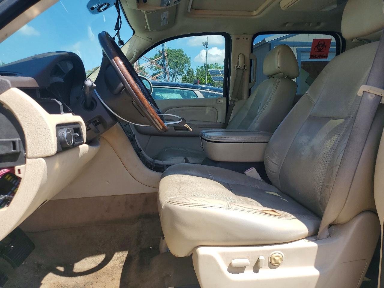 2008 Cadillac Escalade Esv White vin: 1GYFK66828R119061