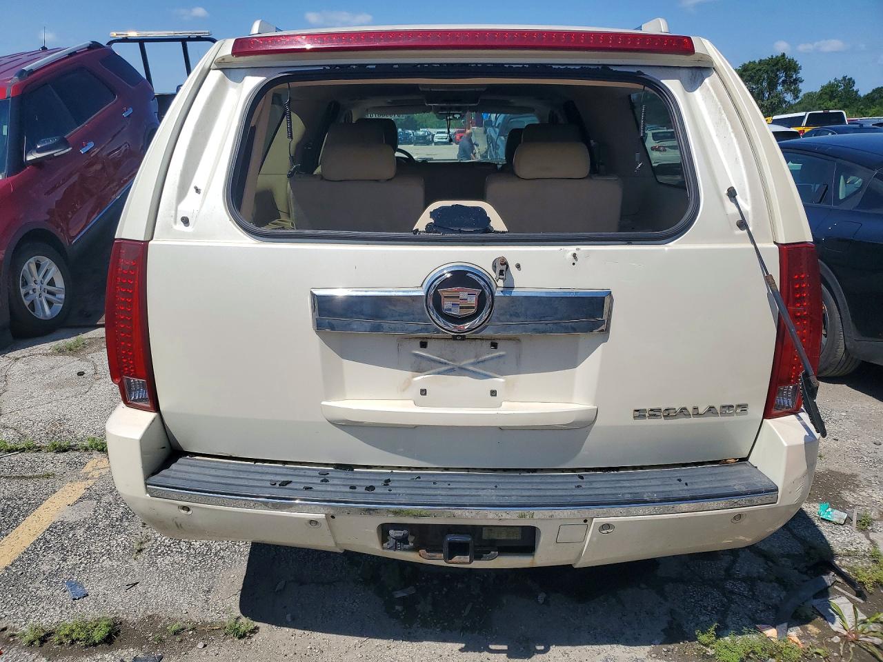 2008 Cadillac Escalade Esv White vin: 1GYFK66828R119061