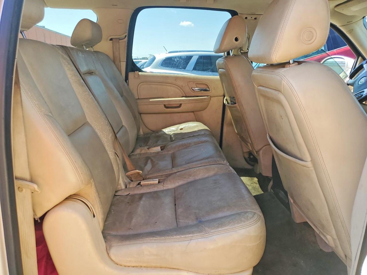 2008 Cadillac Escalade Esv White vin: 1GYFK66828R119061