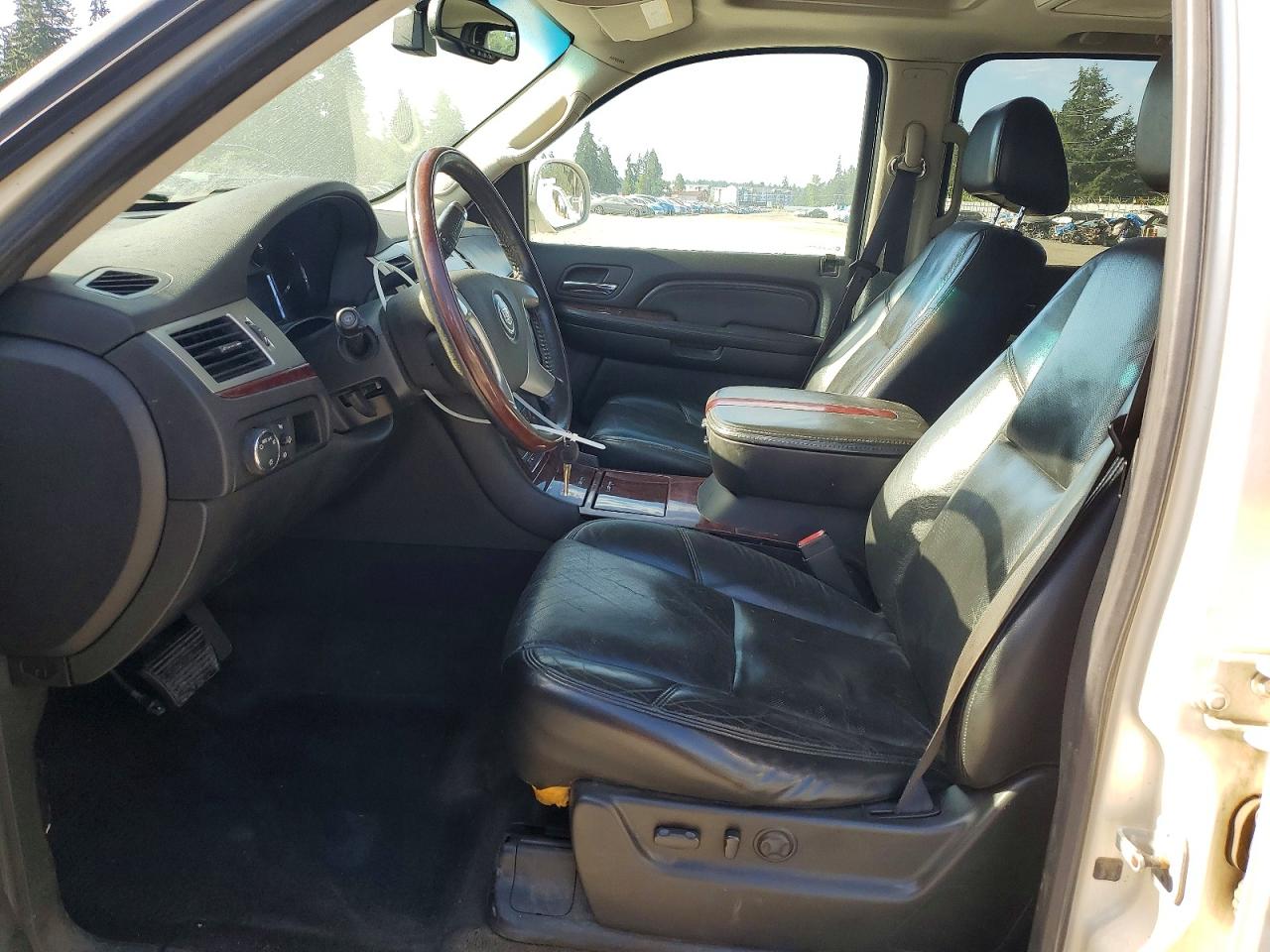 2008 Cadillac Escalade Esv White vin: 1GYFK66858R120558