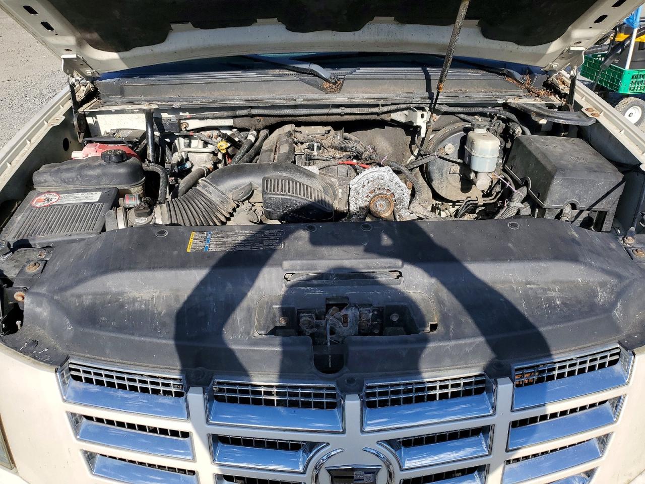 2008 Cadillac Escalade Esv White vin: 1GYFK66858R120558