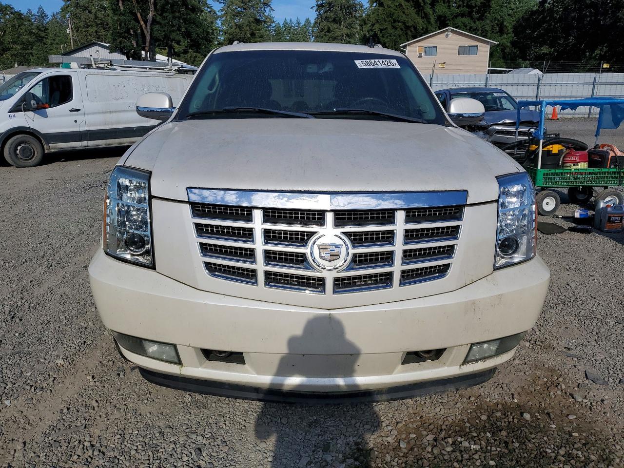 2008 Cadillac Escalade Esv White vin: 1GYFK66858R120558