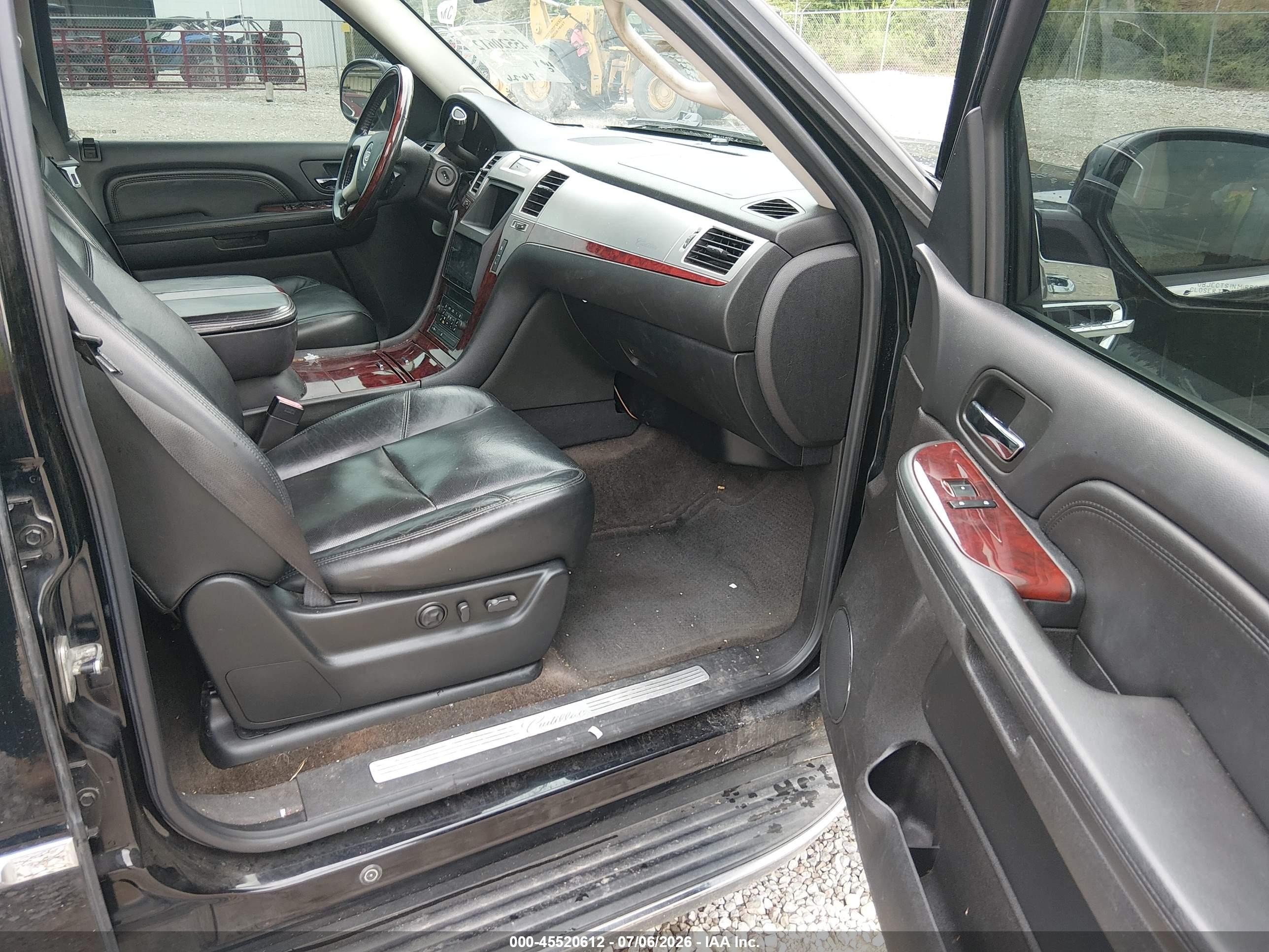 2008 Cadillac Escalade Esv   Black vin: 1GYFK66858R247214