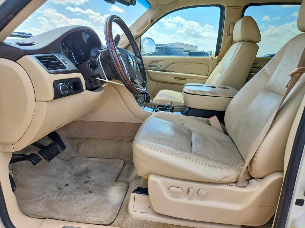 2007 Cadillac Escalade Esv Cream vin: 1GYFK66867R391269