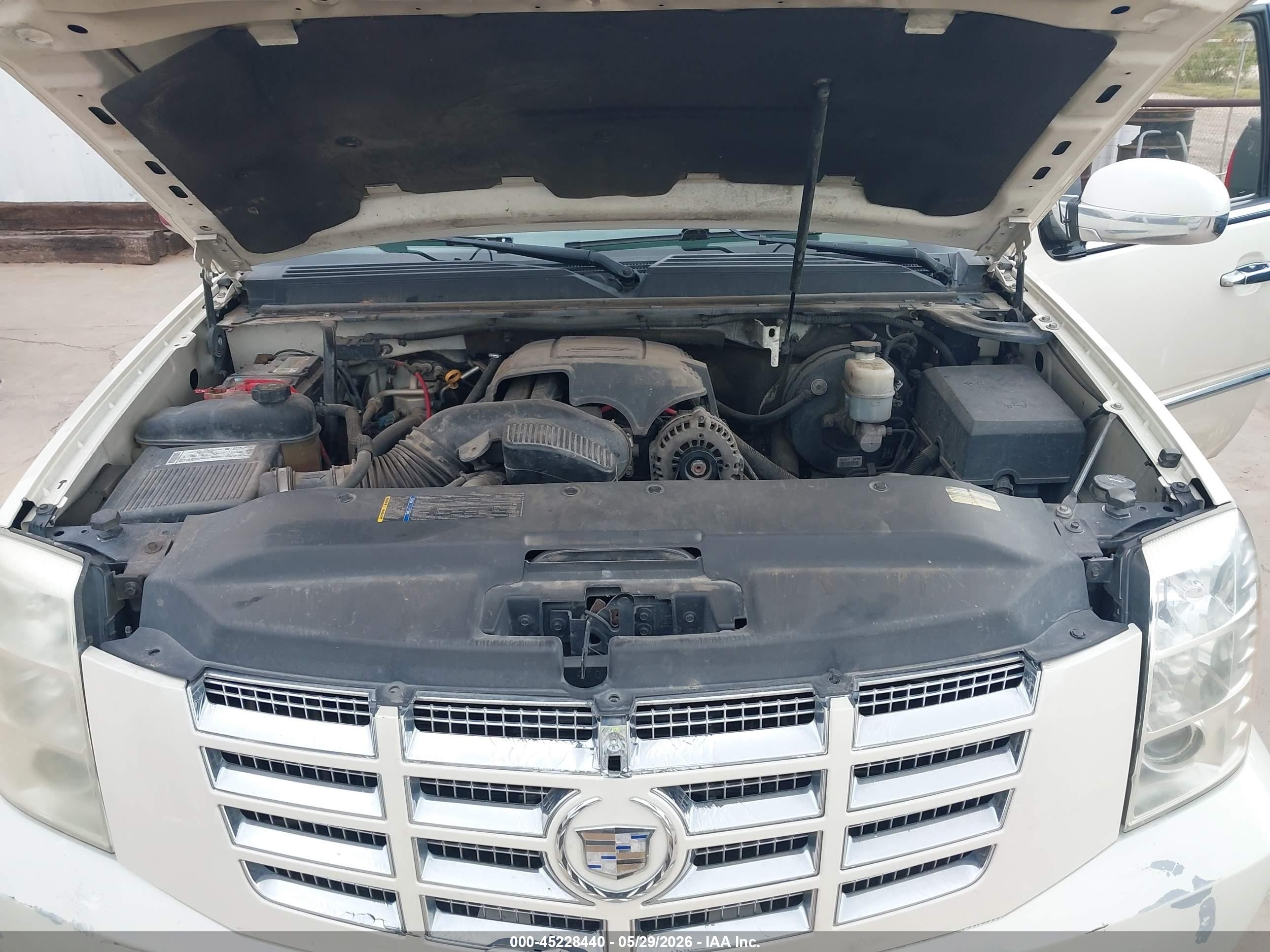 2008 Cadillac Escalade Esv Standard White vin: 1GYFK66868R258495