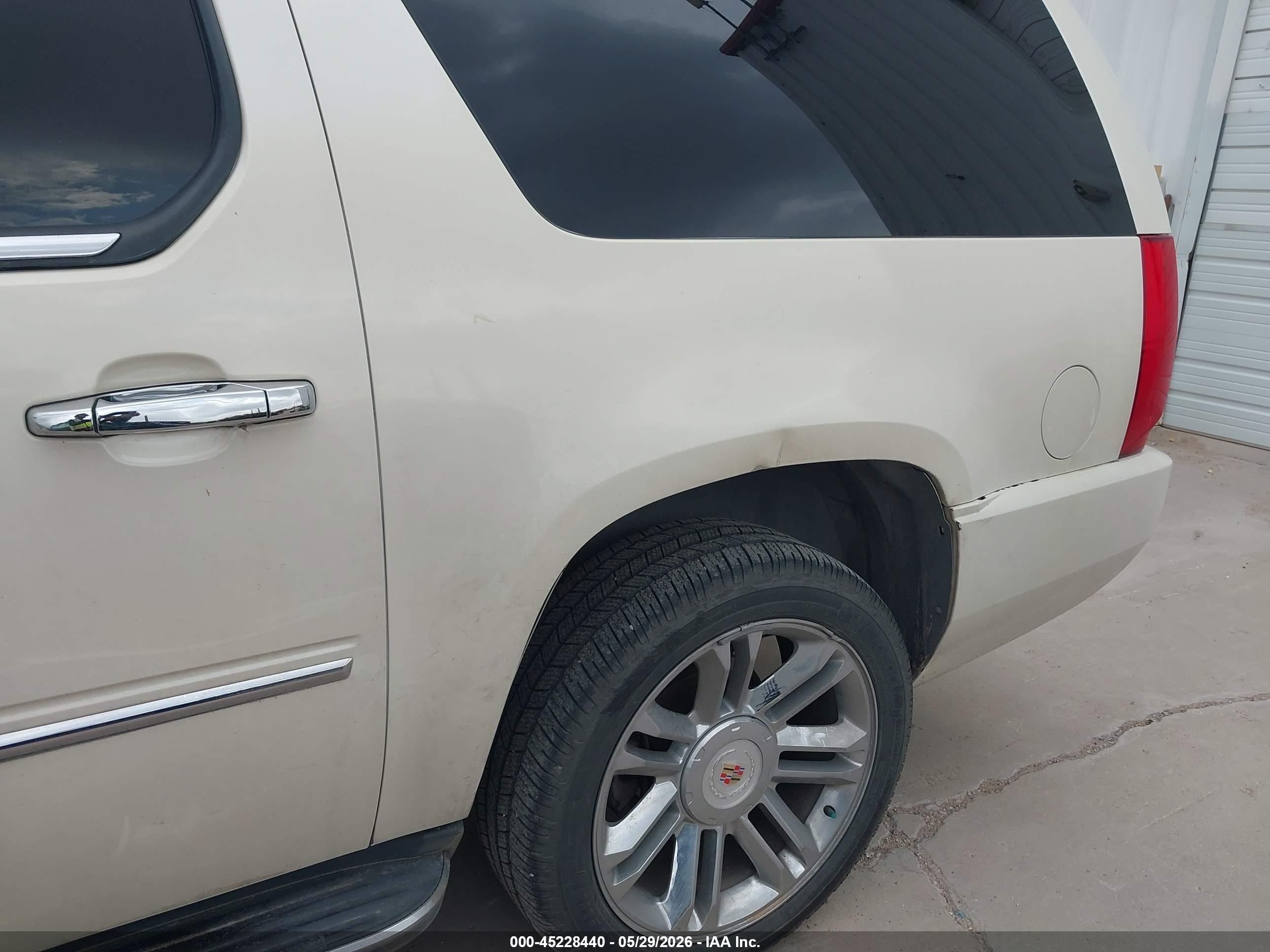 2008 Cadillac Escalade Esv Standard White vin: 1GYFK66868R258495