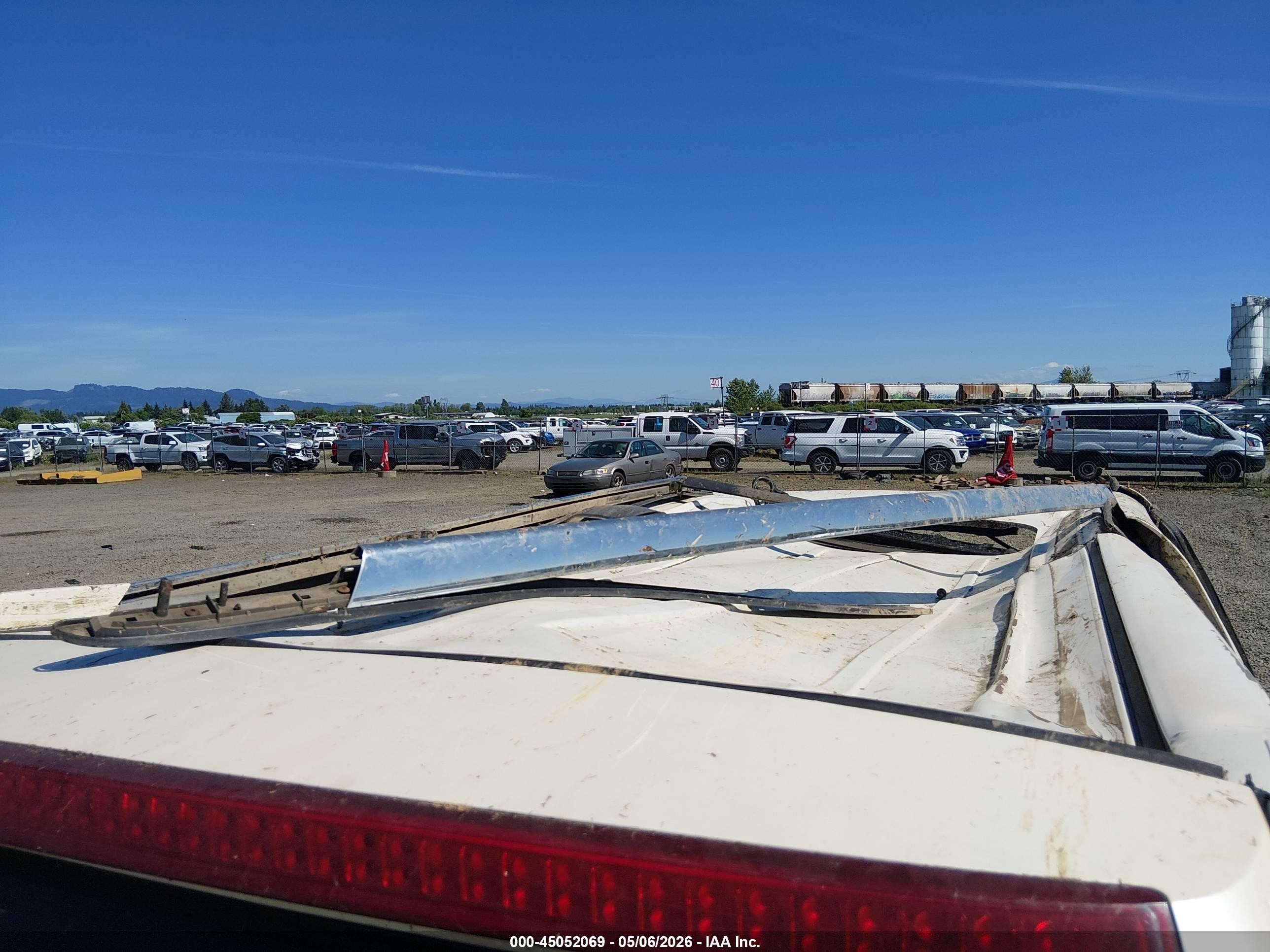 2007 Cadillac Escalade Esv Standard White vin: 1GYFK66877R291911