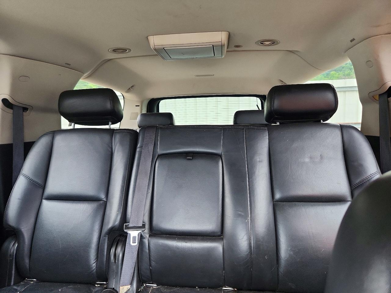 2007 Cadillac Escalade Esv Beige vin: 1GYFK66877R299393