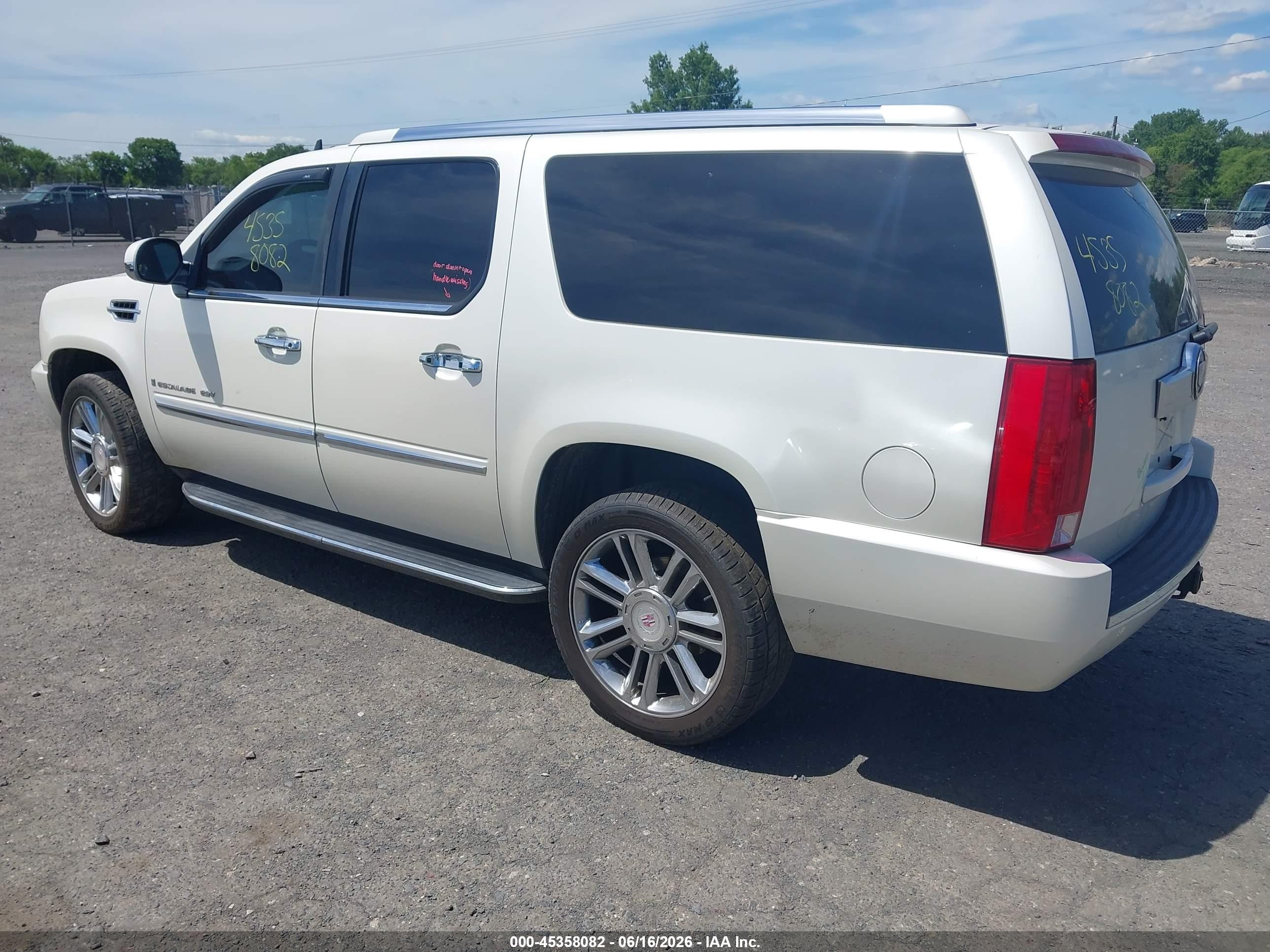 2008 Cadillac Escalade Esv Standard White vin: 1GYFK66898R149660