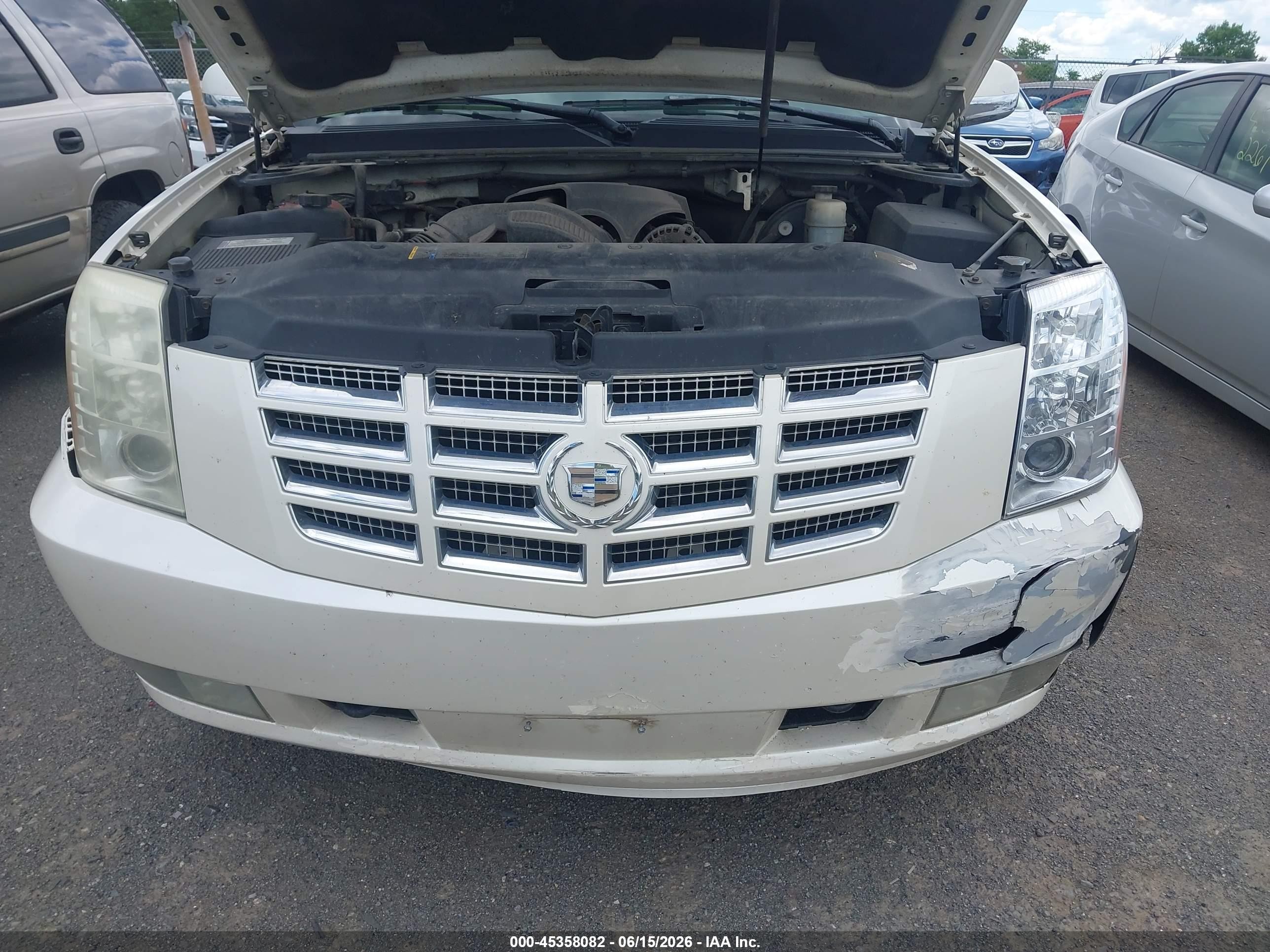2008 Cadillac Escalade Esv Standard White vin: 1GYFK66898R149660
