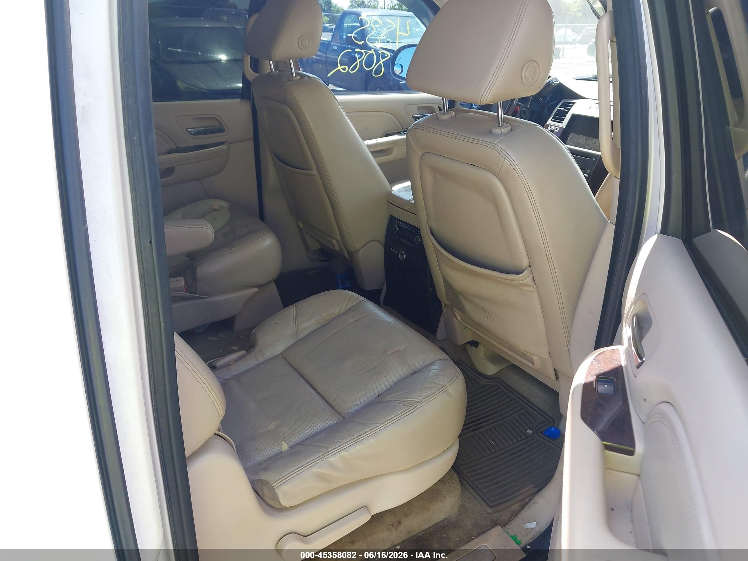 2008 Cadillac Escalade Esv Standard White vin: 1GYFK66898R149660