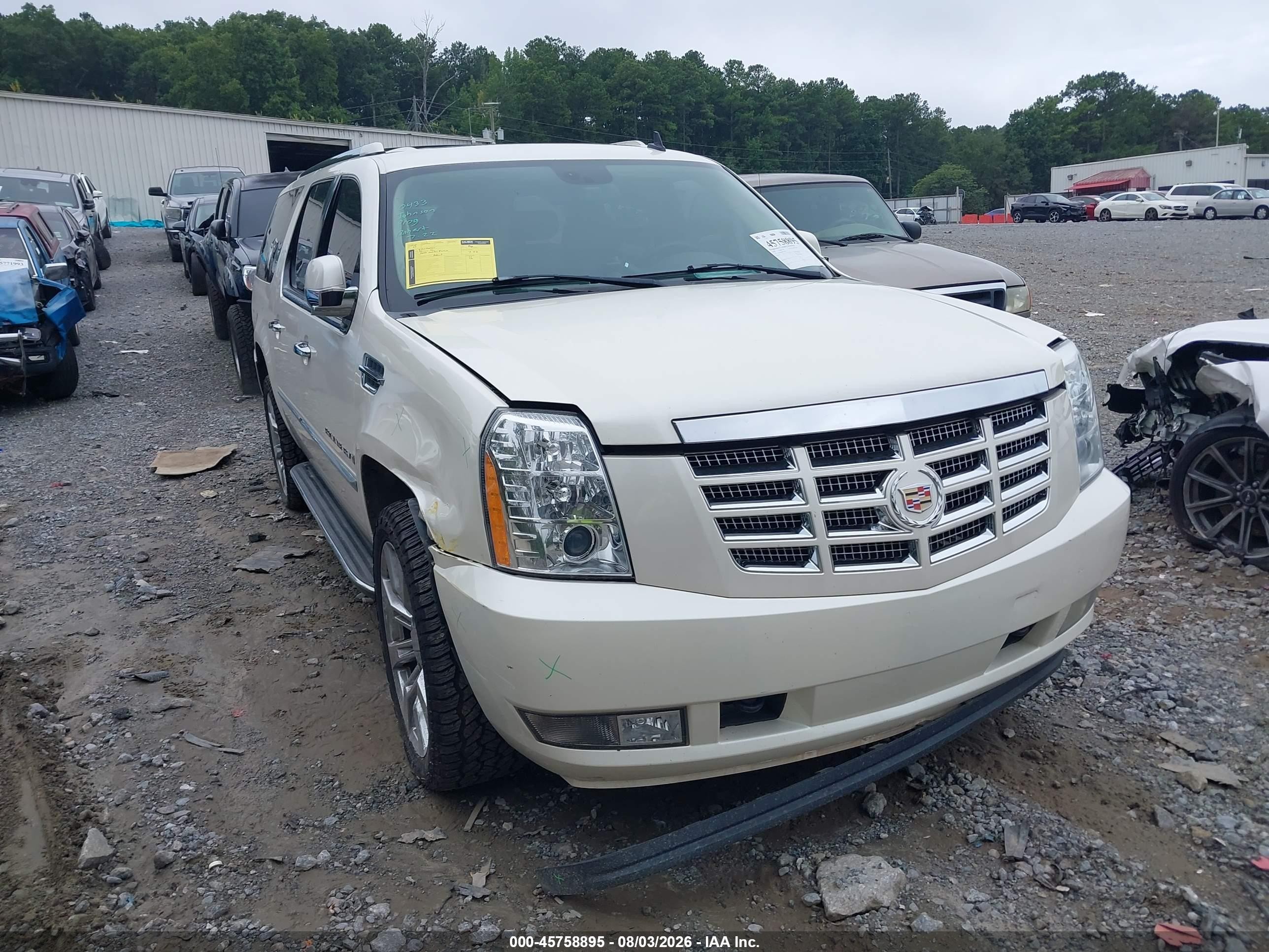 2008 Cadillac Escalade Esv   White vin: 1GYFK66898R173070