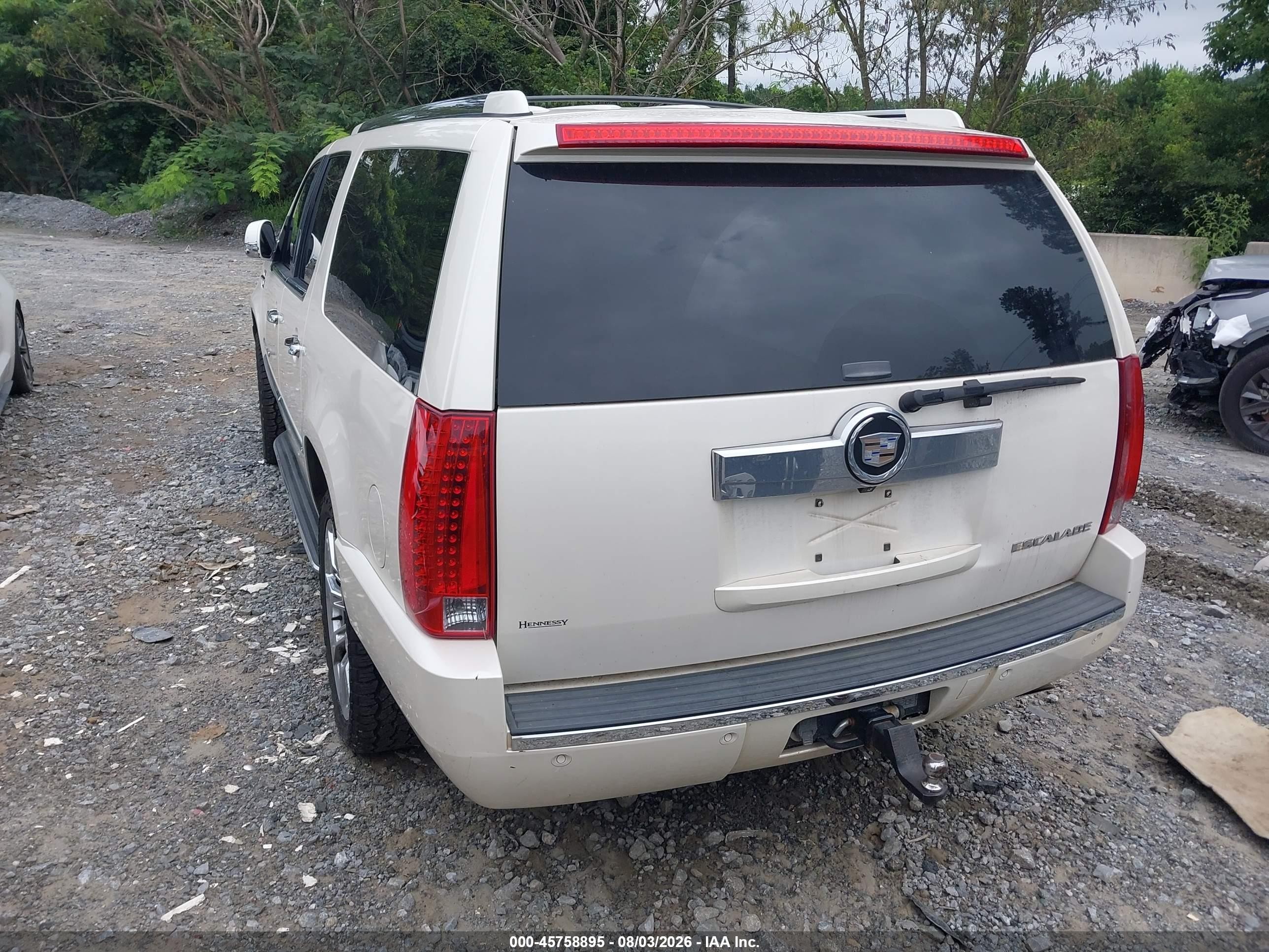 2008 Cadillac Escalade Esv   White vin: 1GYFK66898R173070