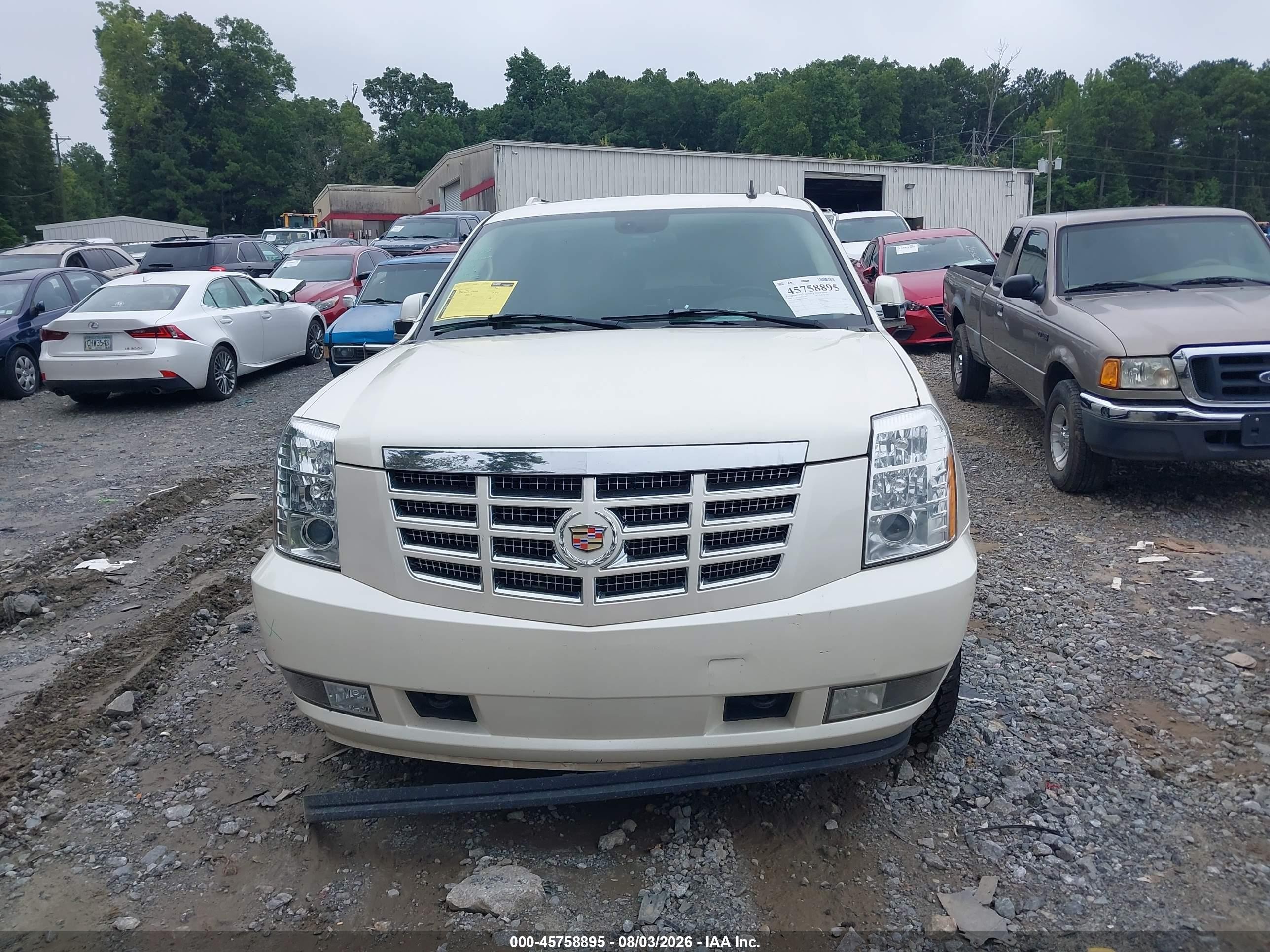 2008 Cadillac Escalade Esv   White vin: 1GYFK66898R173070