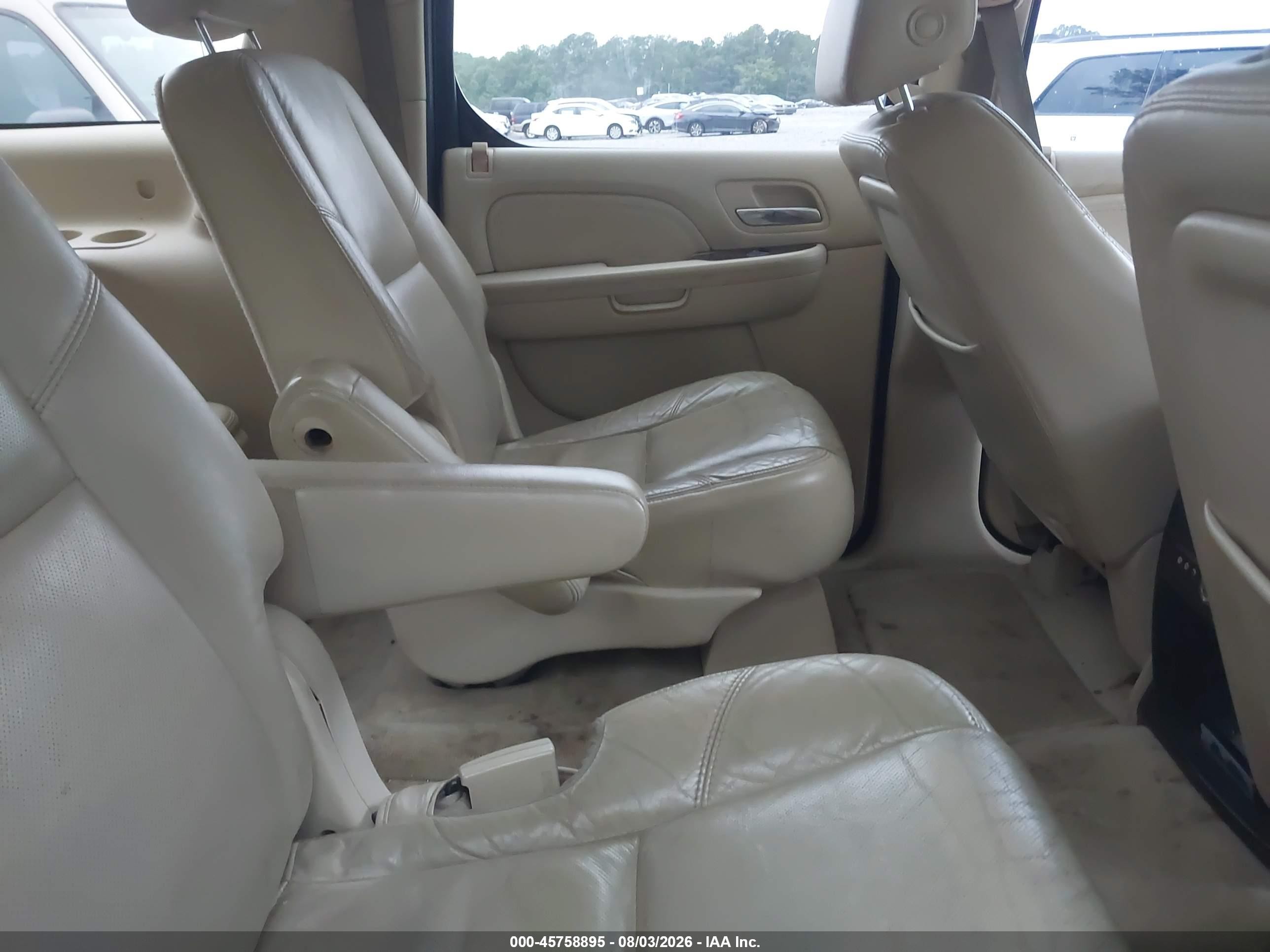 2008 Cadillac Escalade Esv   White vin: 1GYFK66898R173070