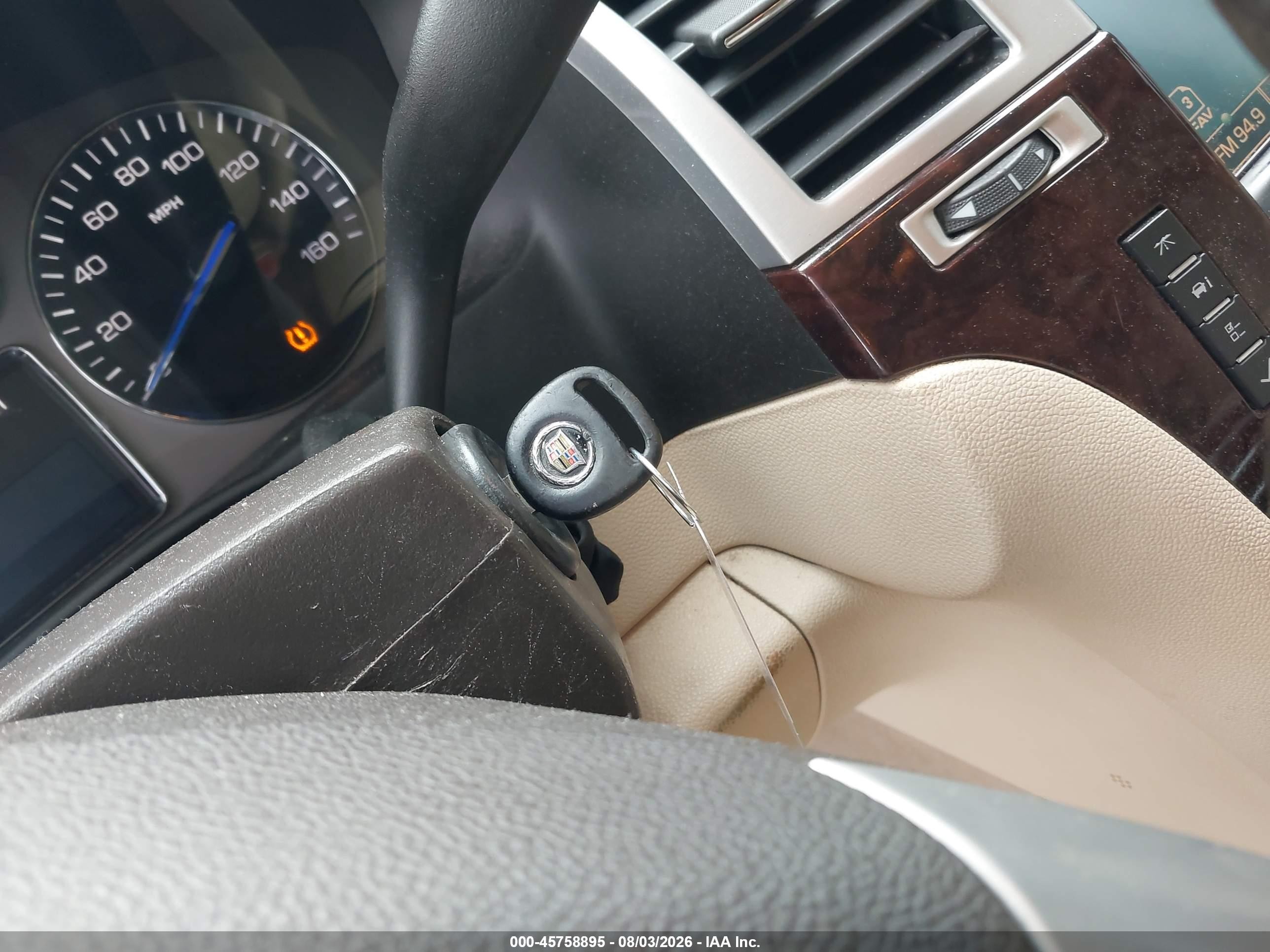 2008 Cadillac Escalade Esv   White vin: 1GYFK66898R173070