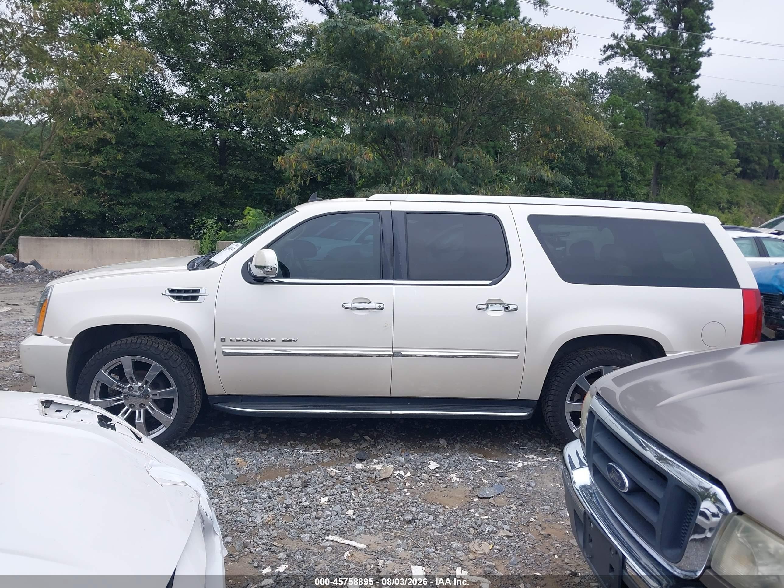 2008 Cadillac Escalade Esv   White vin: 1GYFK66898R173070