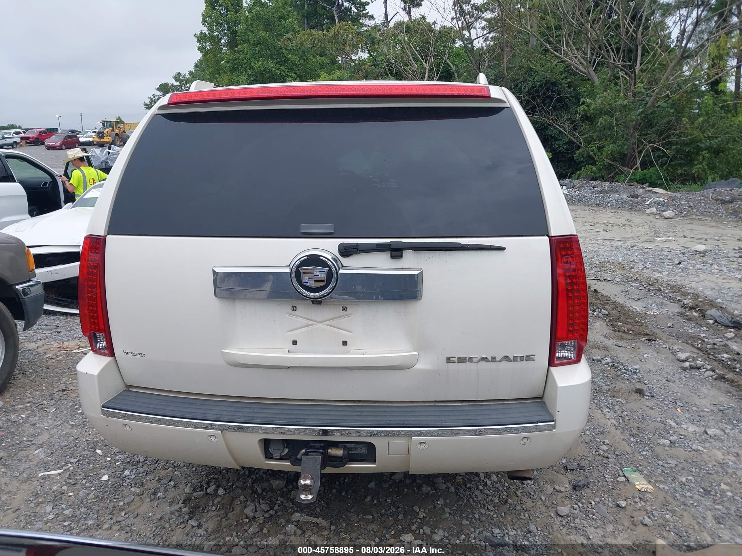 2008 Cadillac Escalade Esv   White vin: 1GYFK66898R173070