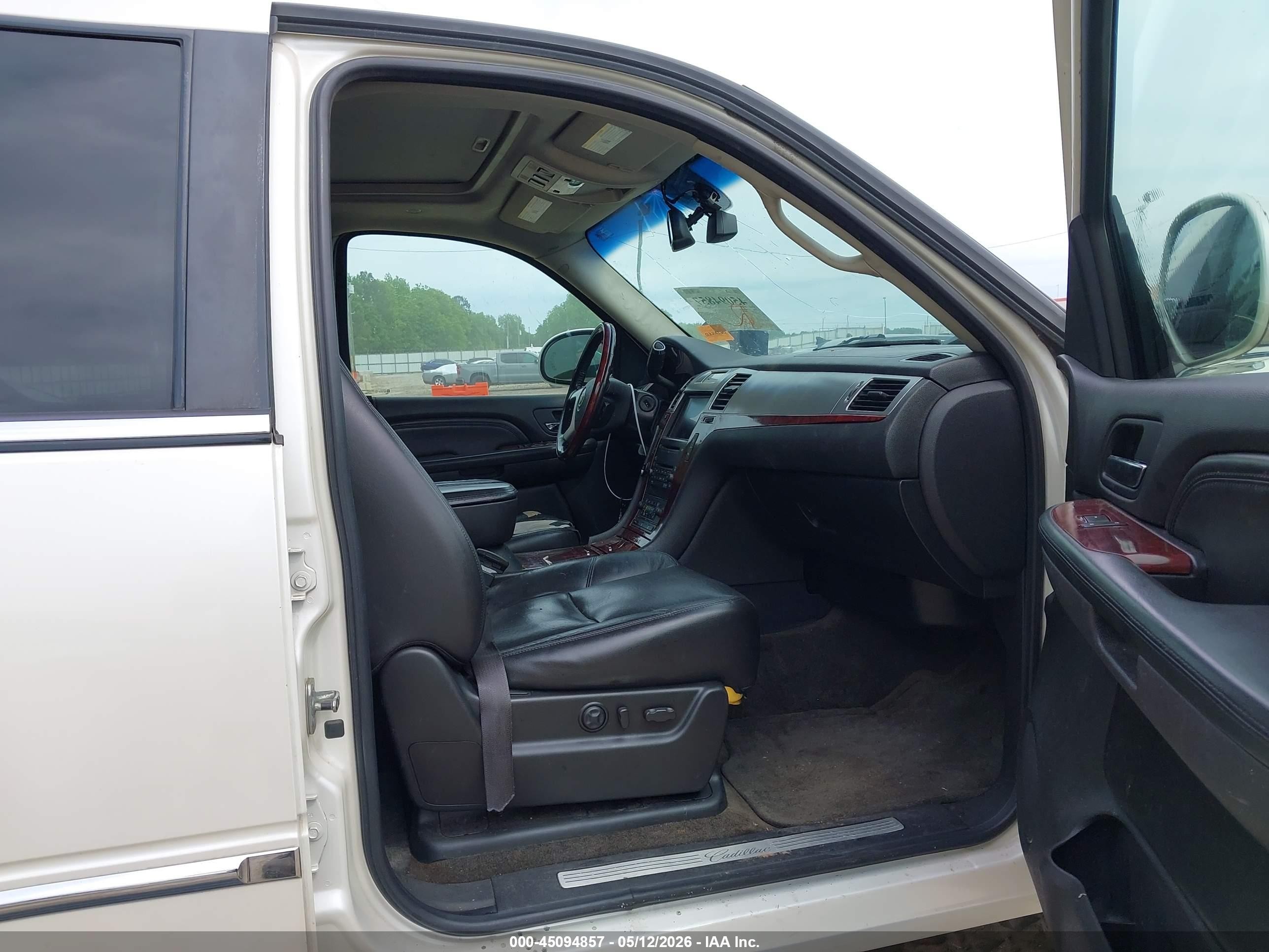 2008 Cadillac Escalade Esv Standard White vin: 1GYFK668X8R173059