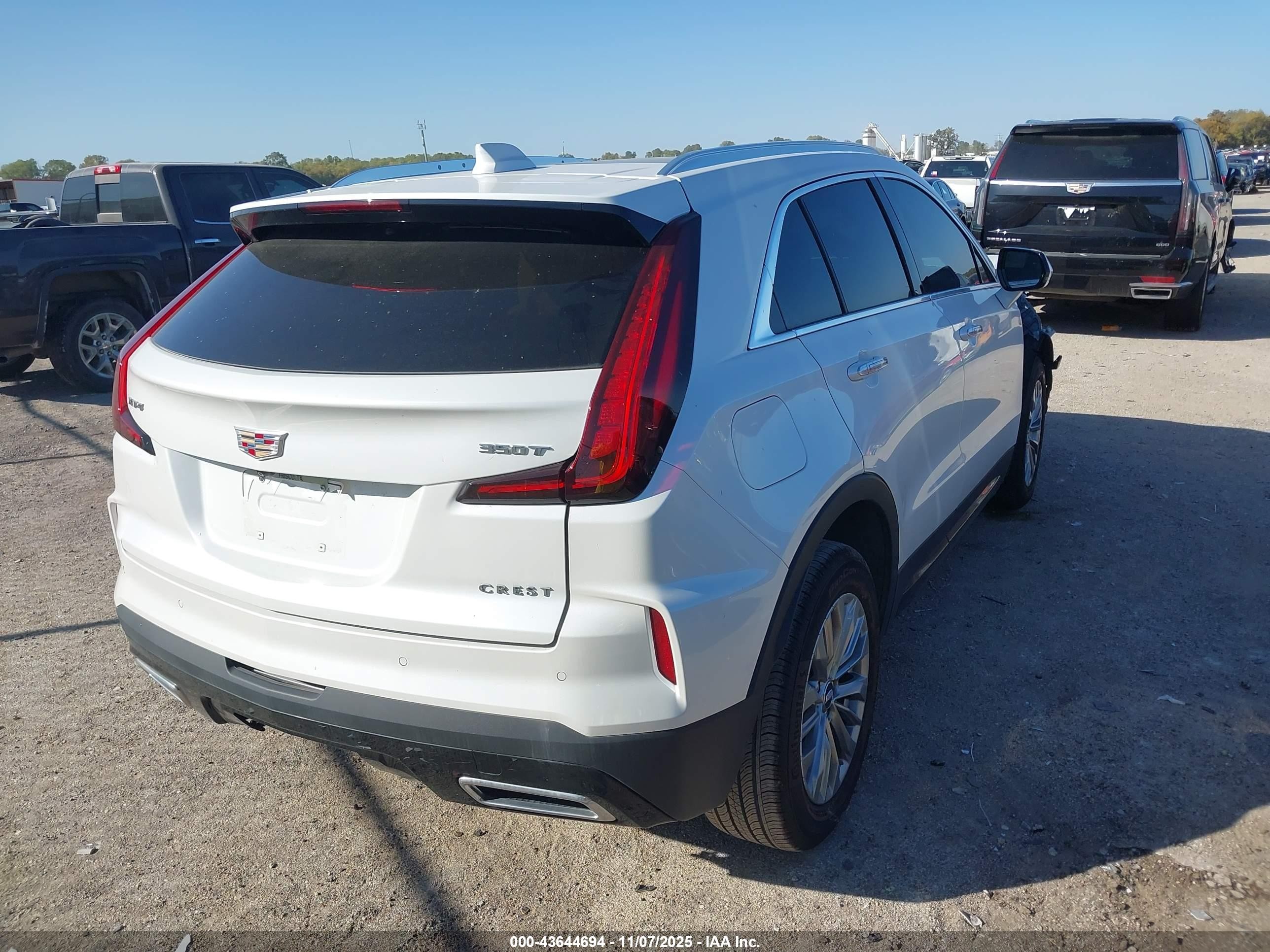 2024 Cadillac Xt4 Fwd Premium Luxury Коричневый vin: 1GYFZCR40RF173450