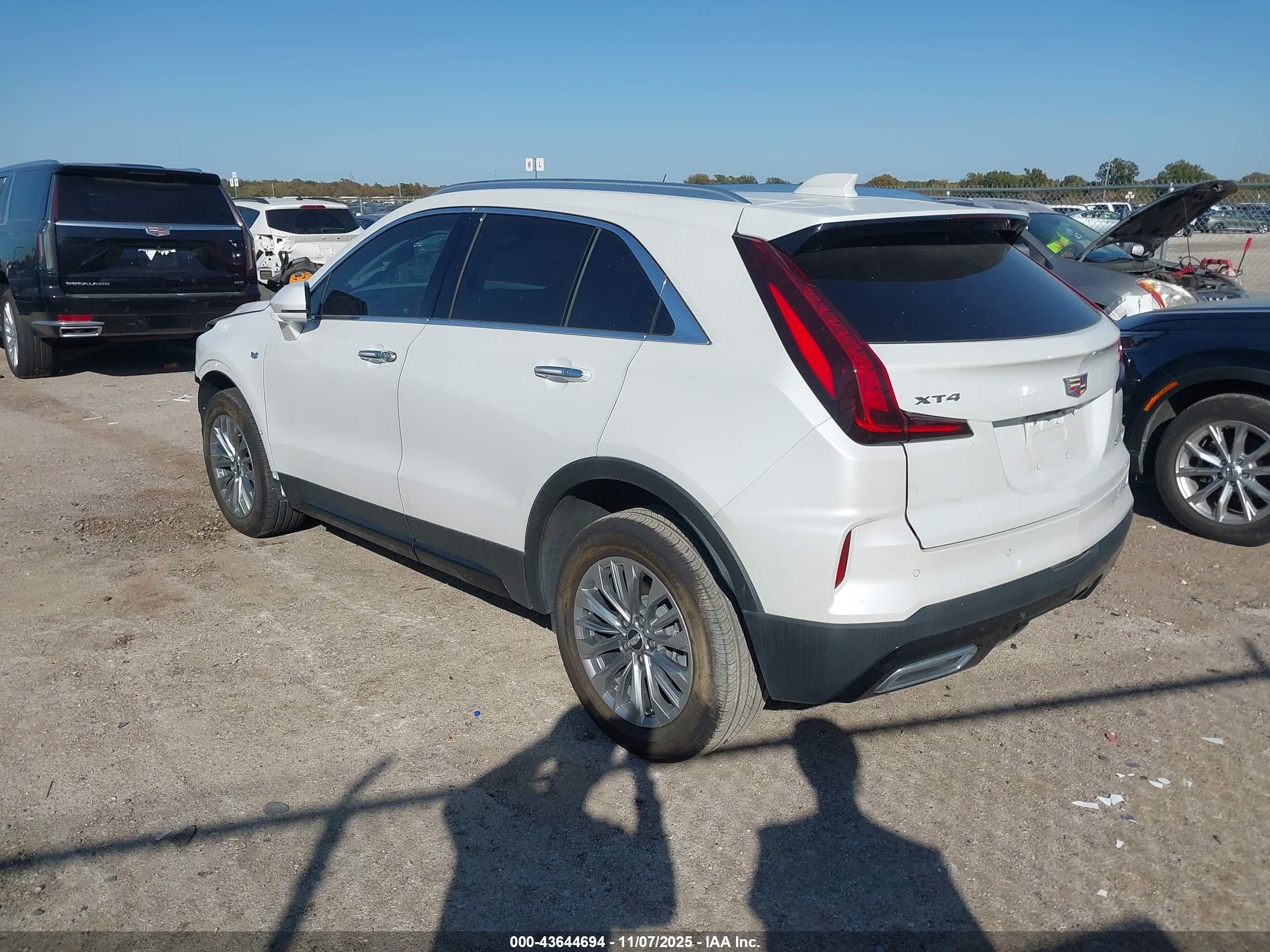 2024 Cadillac Xt4 Fwd Premium Luxury Коричневый vin: 1GYFZCR40RF173450