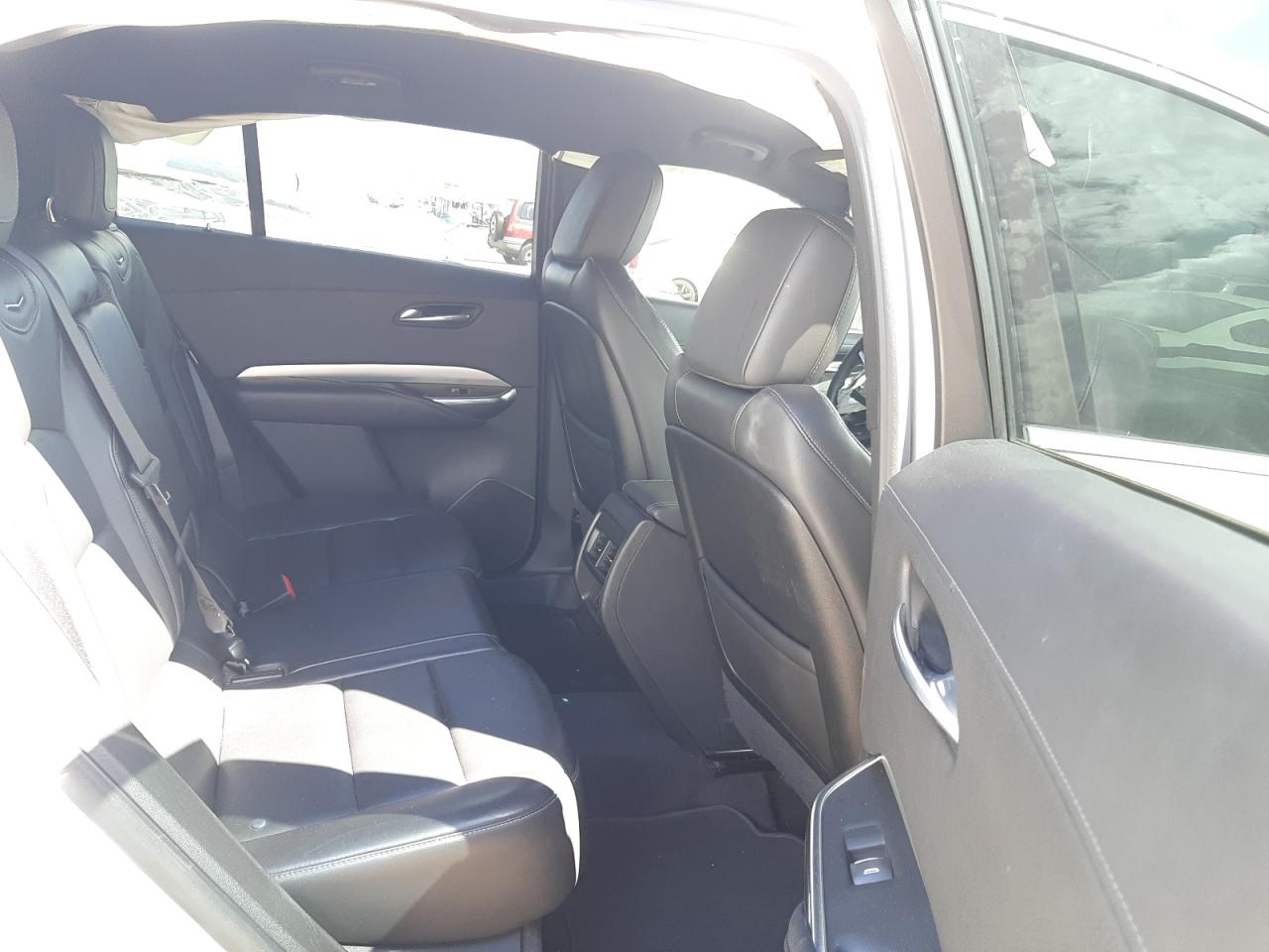 2020 Cadillac Xt4 Premium Luxury Silver vin: 1GYFZCR42LF027235