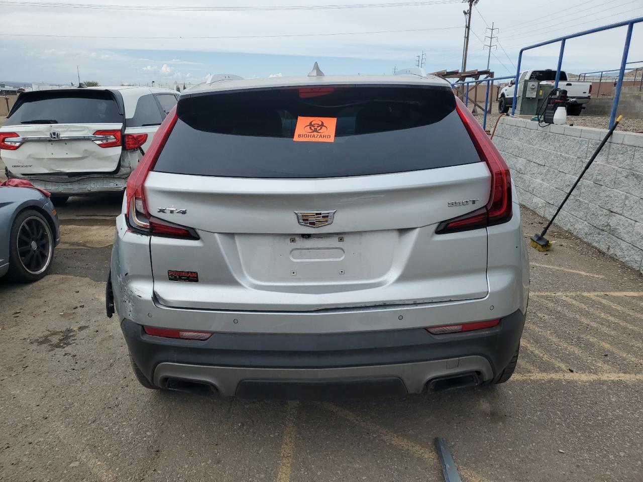 2020 Cadillac Xt4 Premium Luxury Silver vin: 1GYFZCR45LF063176