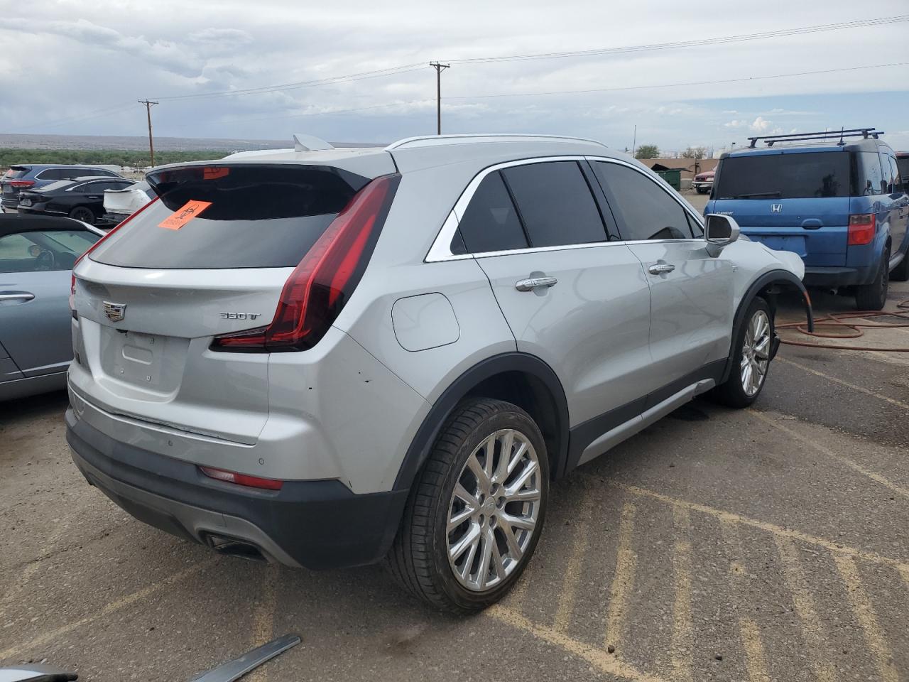 2020 Cadillac Xt4 Premium Luxury Silver vin: 1GYFZCR45LF063176